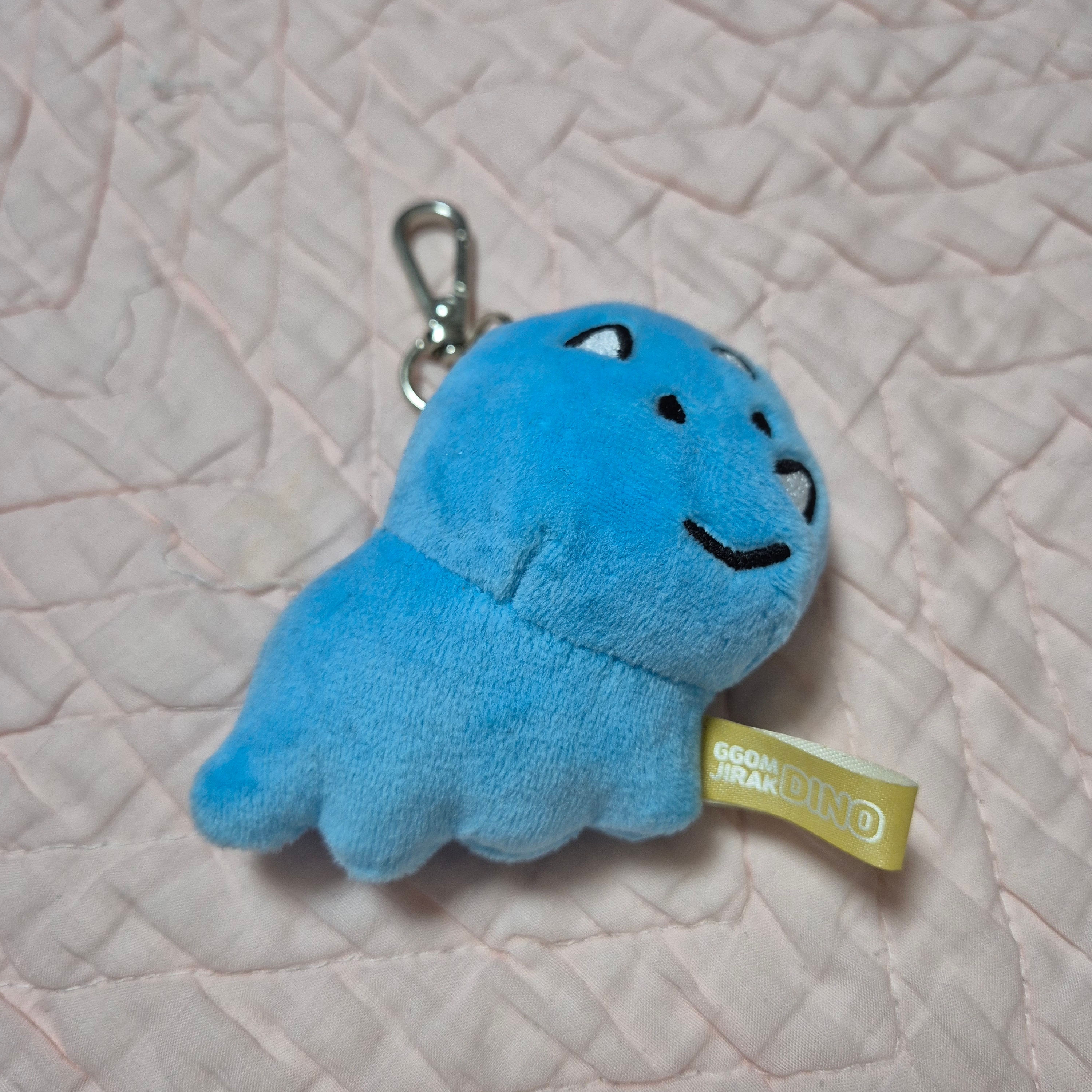 Many a Little Ggom Jirak Dino Key Ring Mascott Tricera 착용 스타일