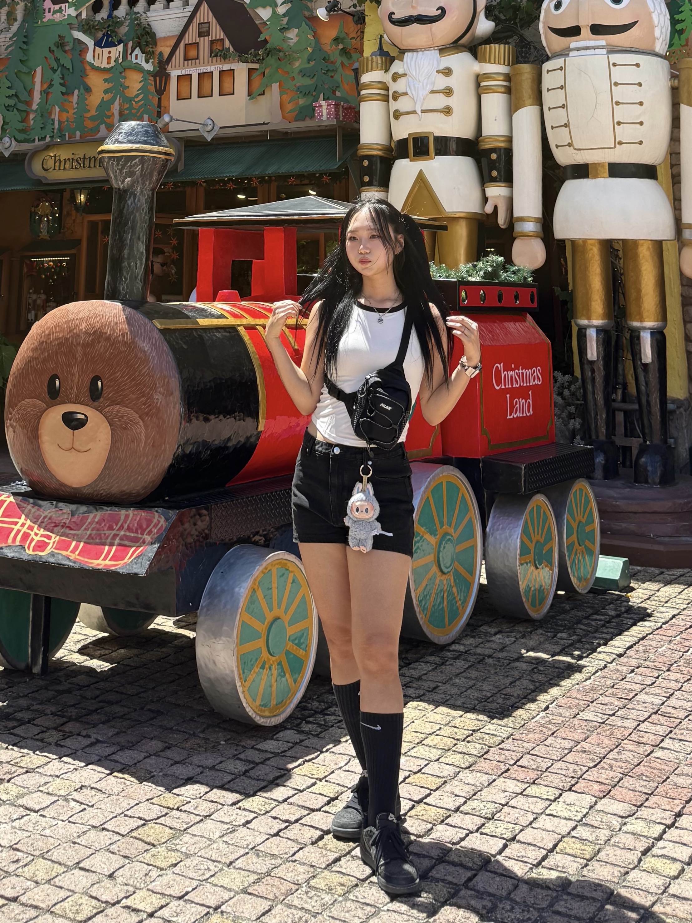 Palace Cordura Reflex RS Shot Bag Black - 25SS, Pop Mart Labubu The Monsters Labubu Tasty Macarons Series Sea Salt Coconut Keyring (Opened Case) 착용 스타일 - 1