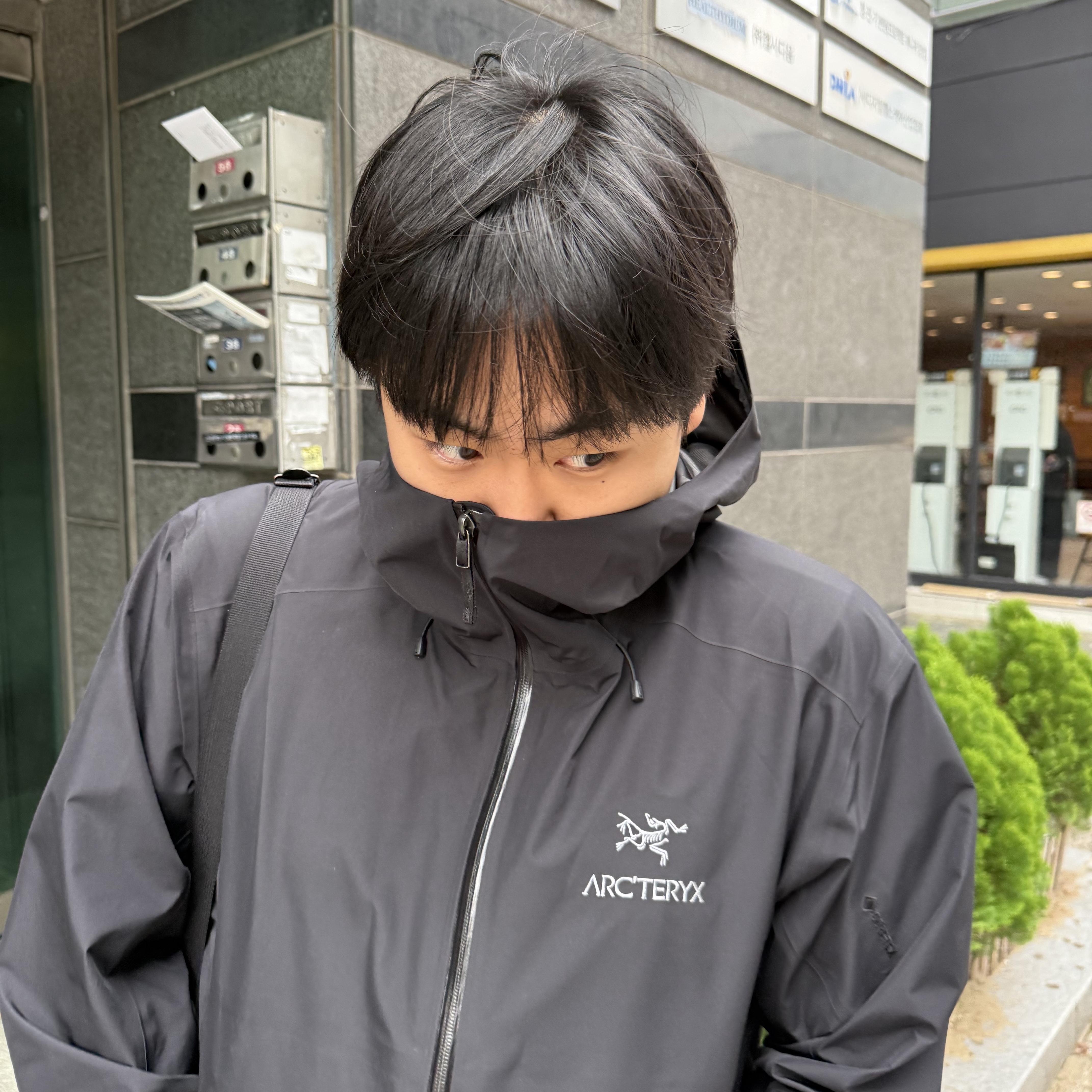 Arc'teryx Beta LT Jacket Black 착용 스타일