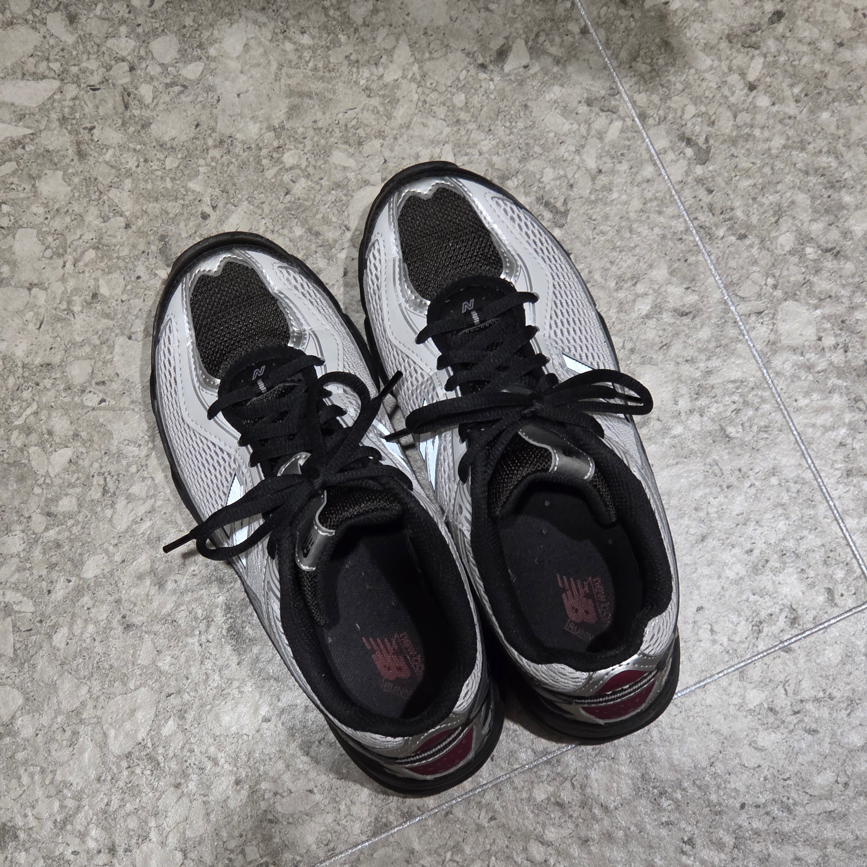 New Balance 509 Black Gray 착용 스타일