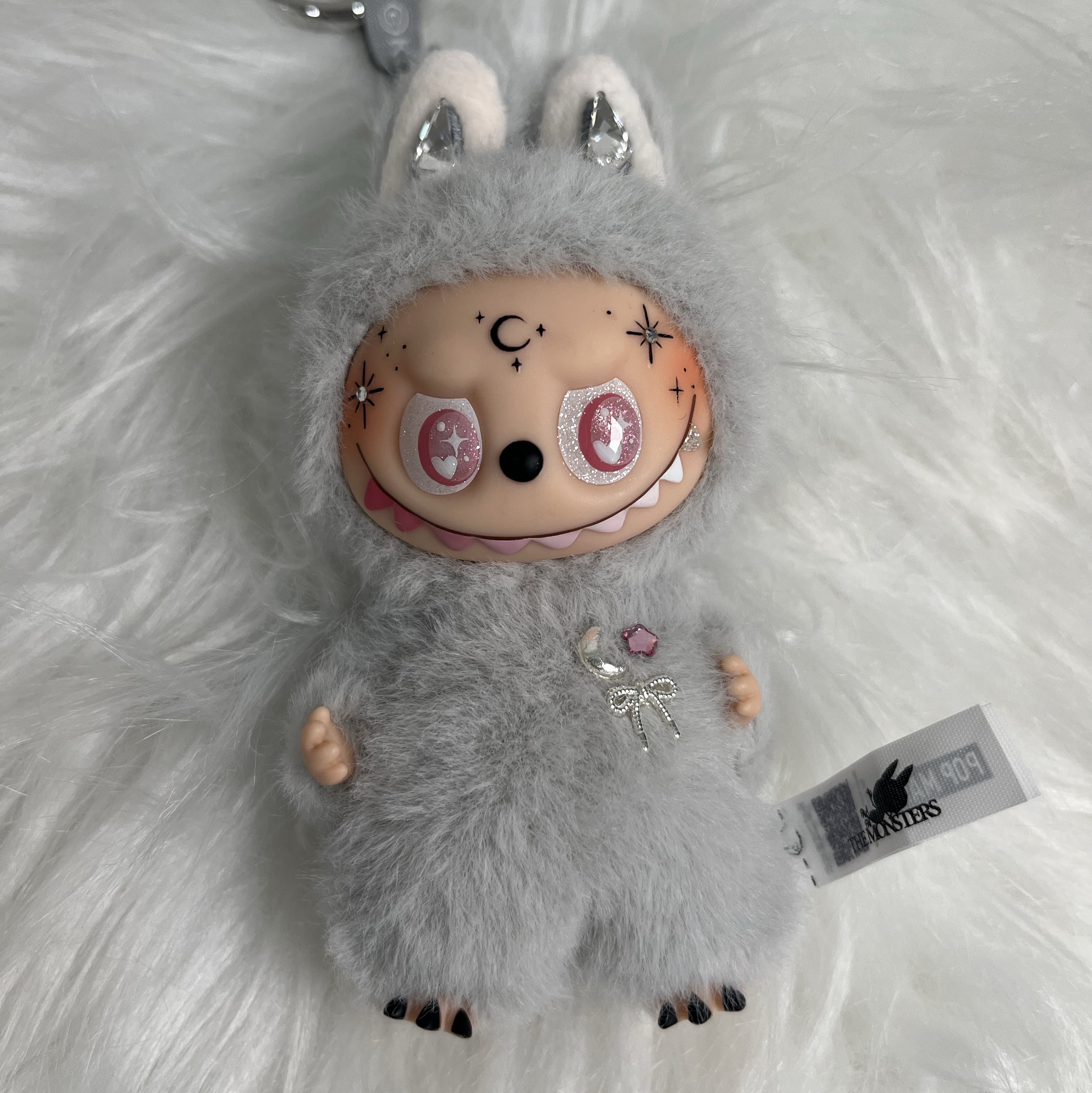Pop Mart Labubu The Monsters Pin For Love Series Vinyl Plush Pendant (A-M) C (Opened Case) 착용 스타일