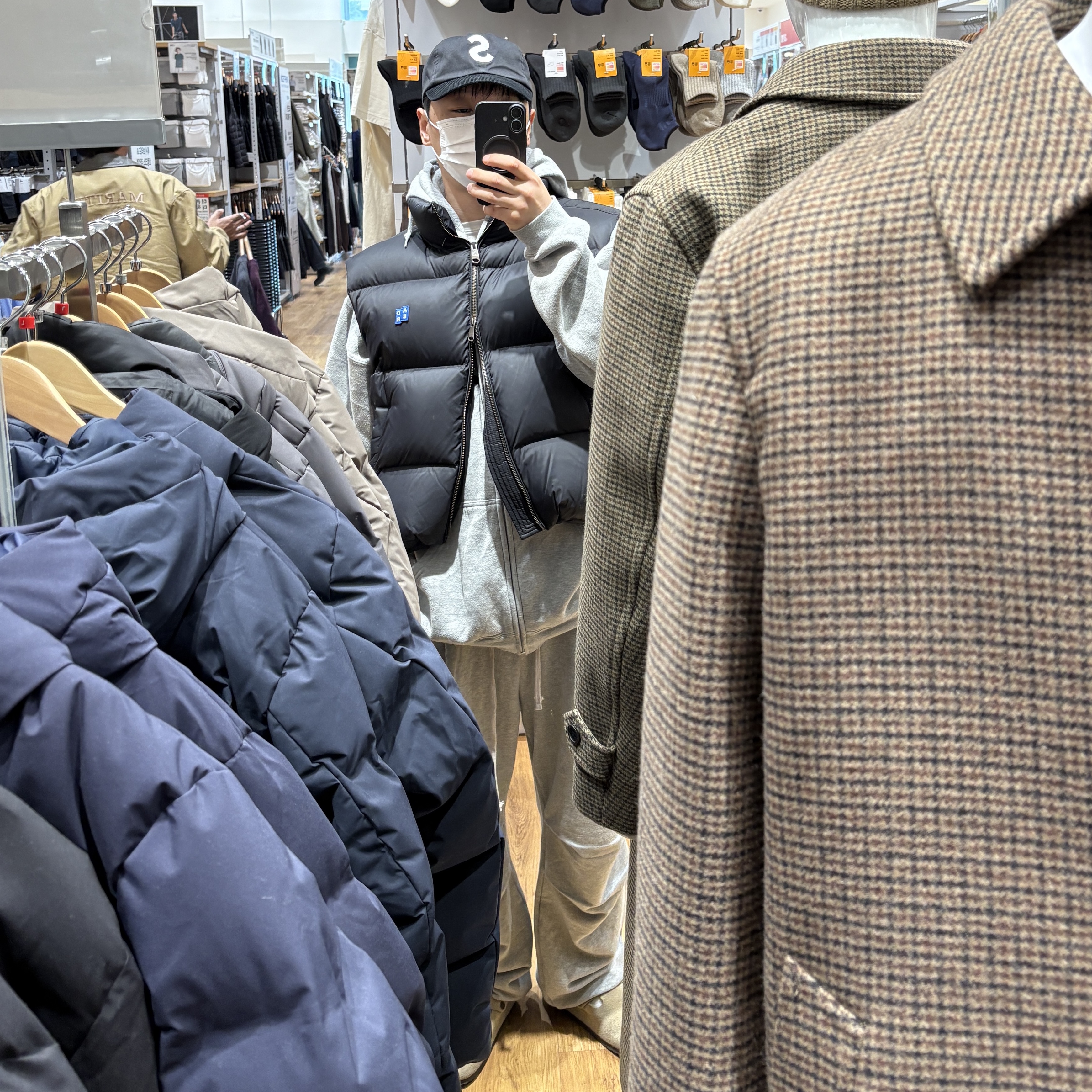 Supreme 2-Tone S Logo 6-Panel Black - 24SS, Birkenstock Boston Soft Footbed Taupe - Narrow 착용 스타일