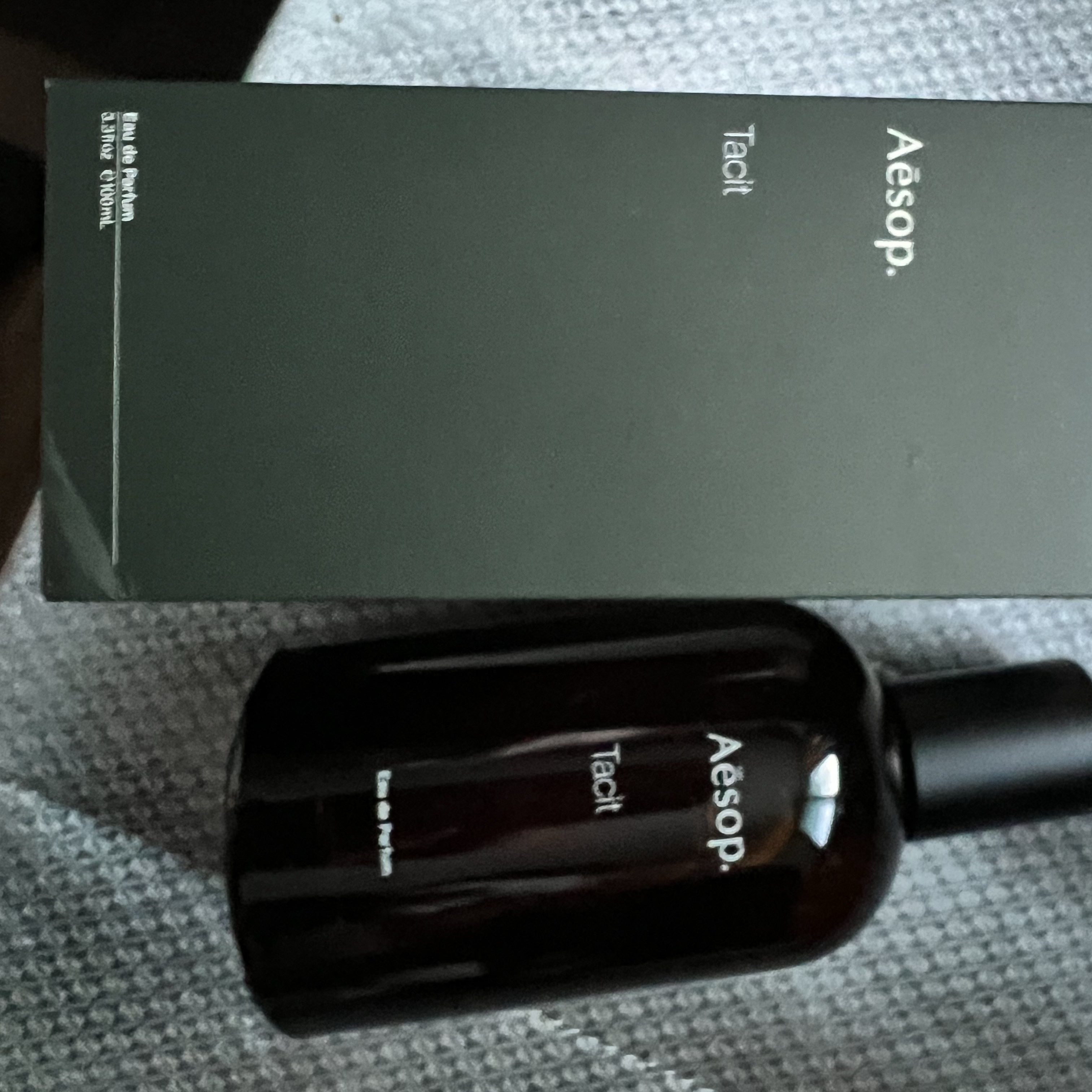 Aesop Tacit Eau De Parfum 100ml 착용 스타일