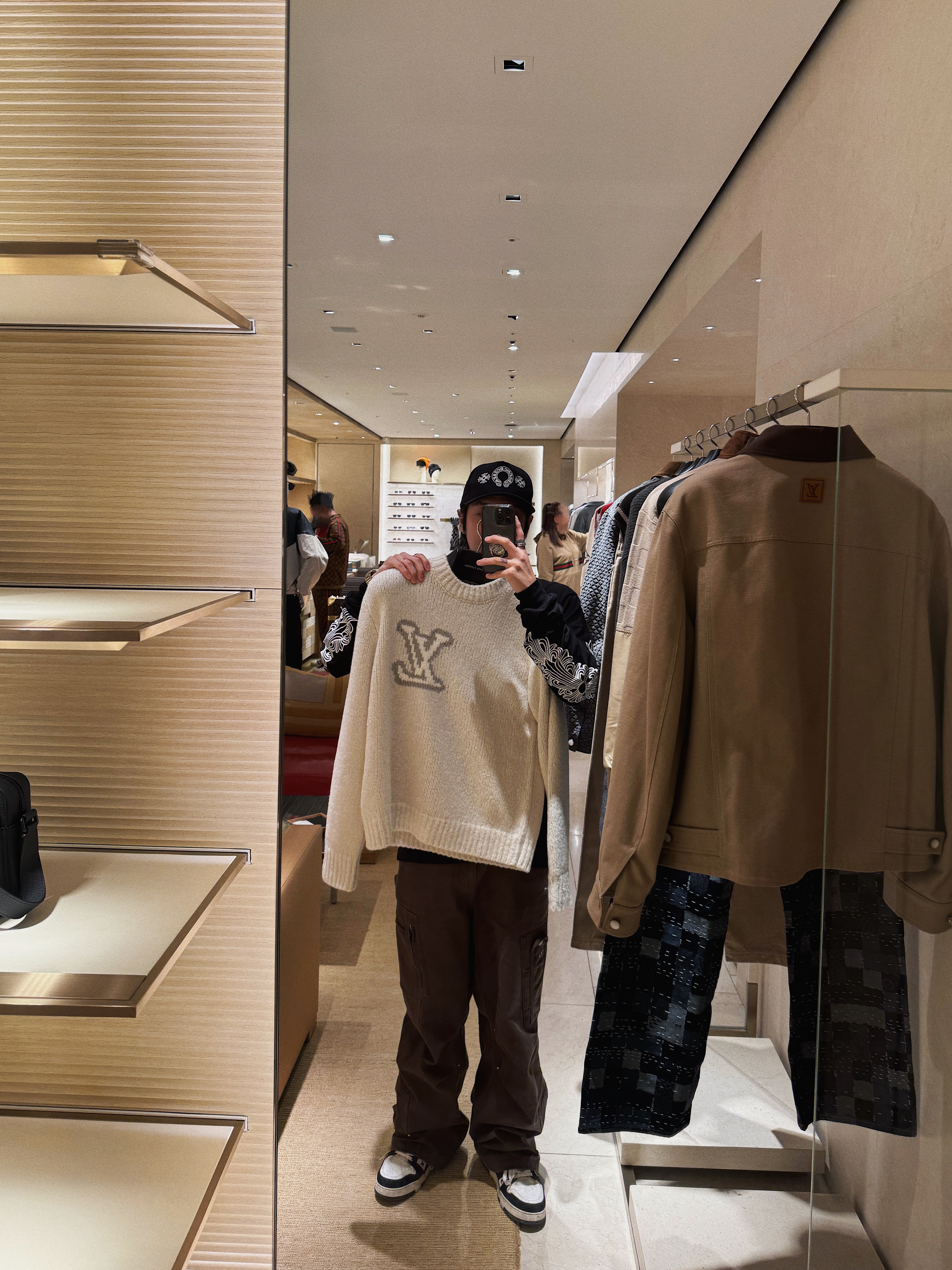 Chrome Hearts Horse Shoe Long Sleeve T-Shirt Black, Louis Vuitton LV Trainer Sneakers Monogram Denim Black 착용 스타일 - 5
