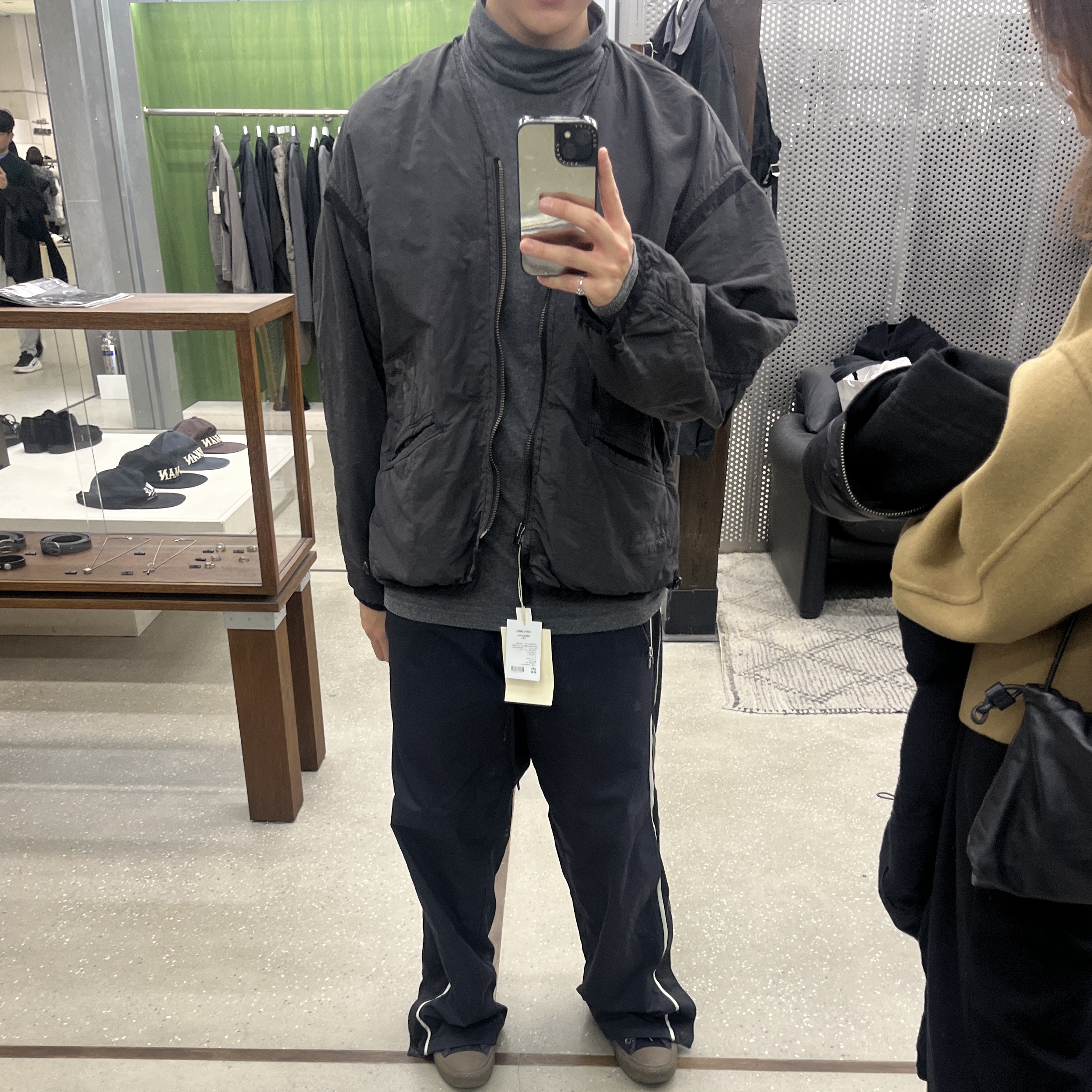 Polyteru Reversible Liner Jacket Black + Charcoal 착용 스타일