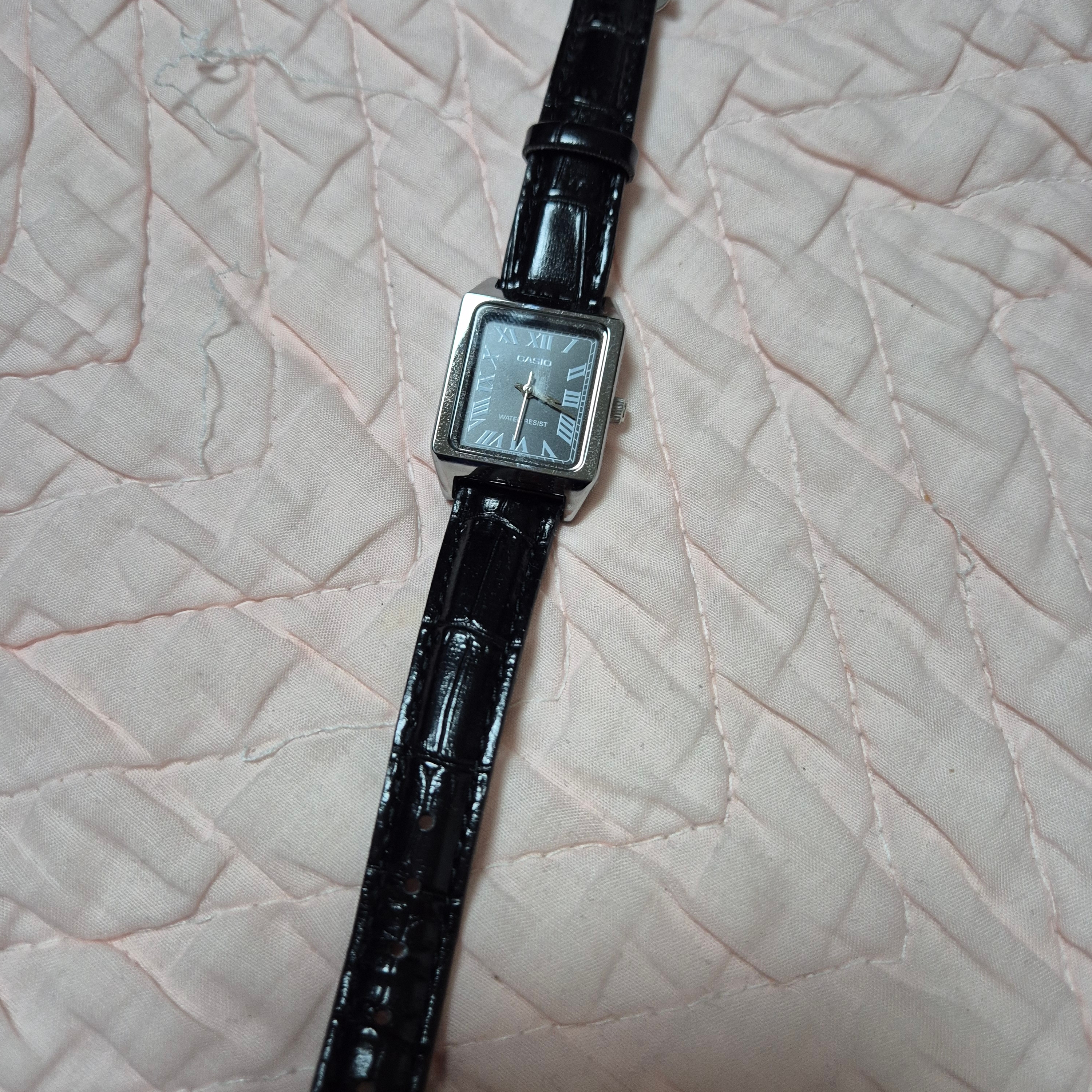 Casio LTP-V007L-1B 착용 스타일