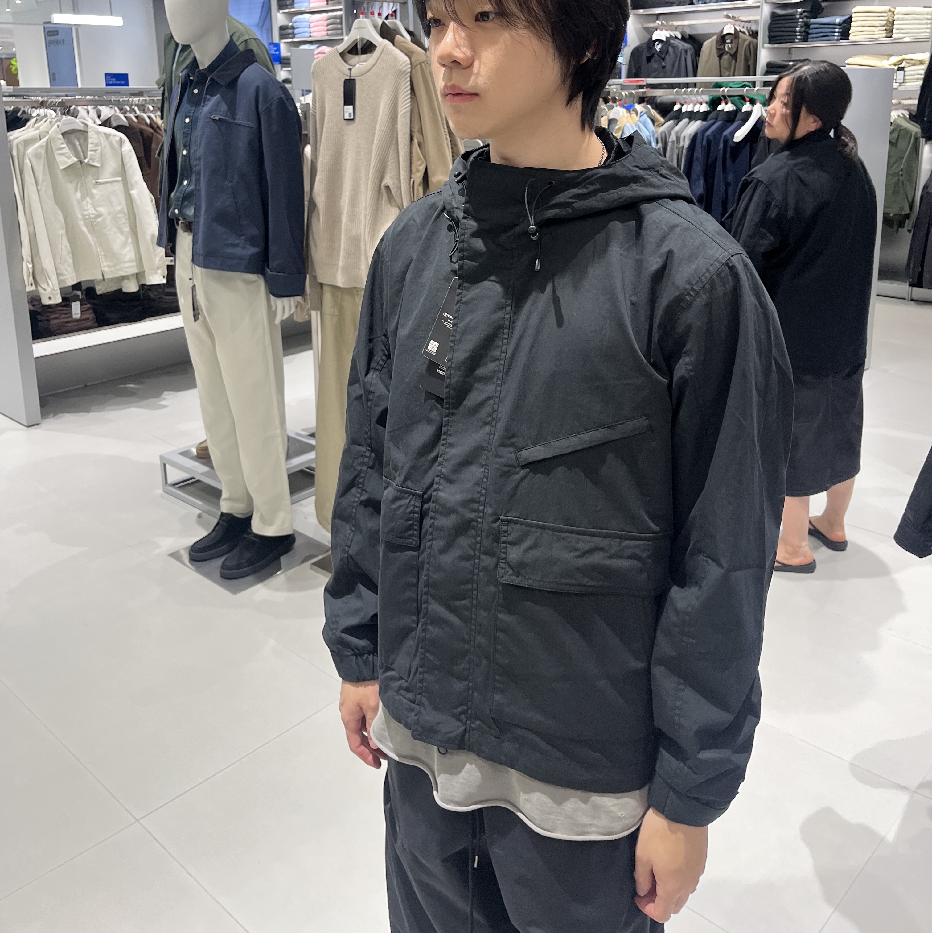 Polyteru Human Index Human Sleeveless Gray Beige 착용 스타일