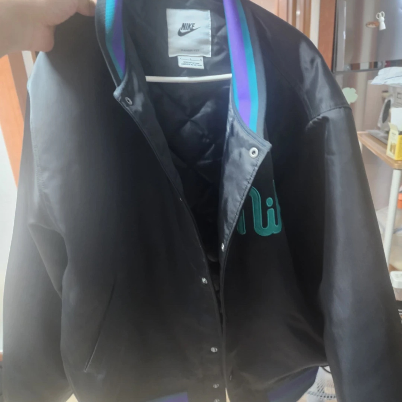 Nike Dugout Loose Satin Jacket Black Geode Teal 착용 스타일
