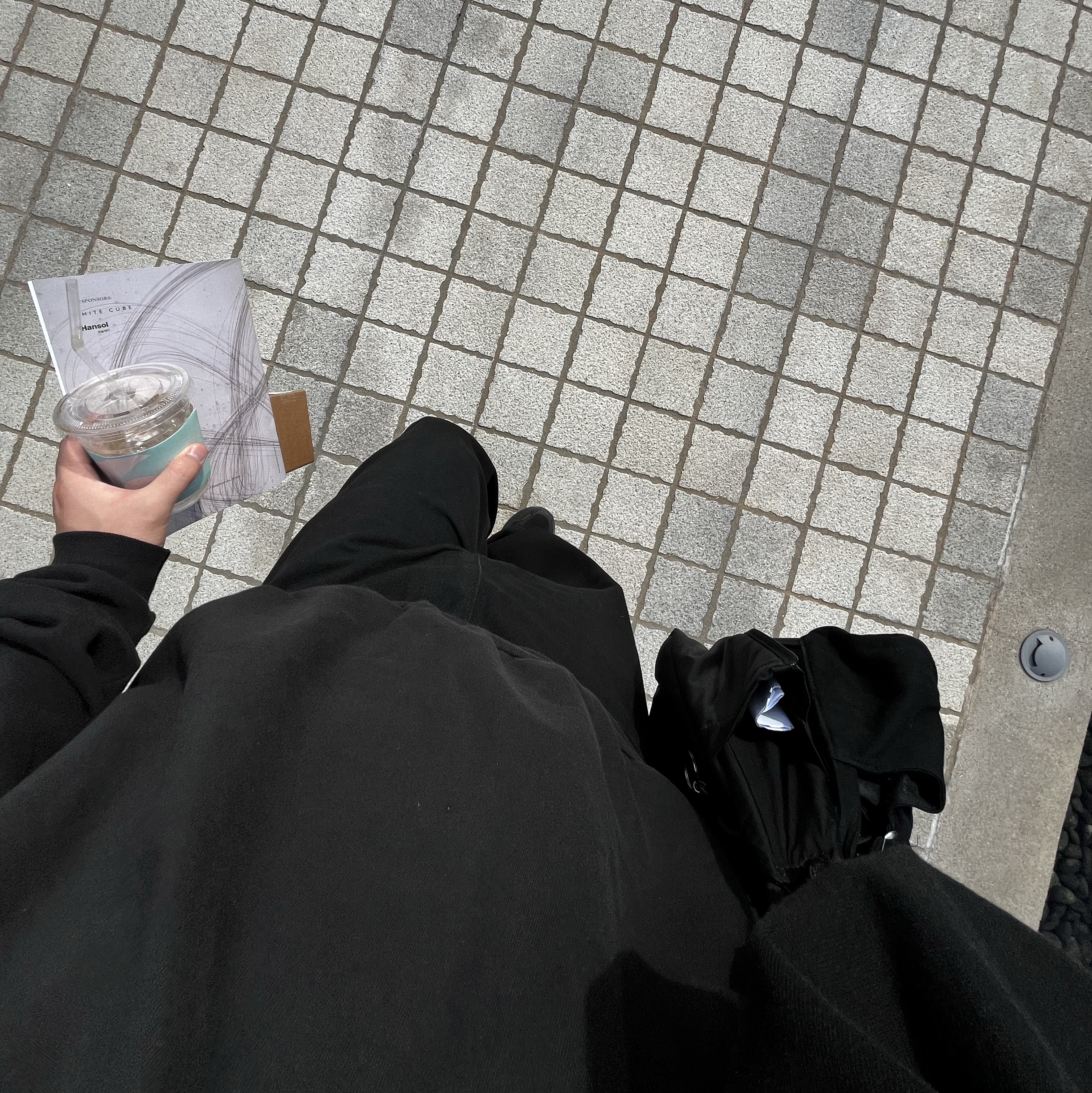 Yeezy x Gosha Rubchinskiy YZY Black Dogs Hoodie Black, Asics Jog 100 2 Black 착용 스타일 - 4