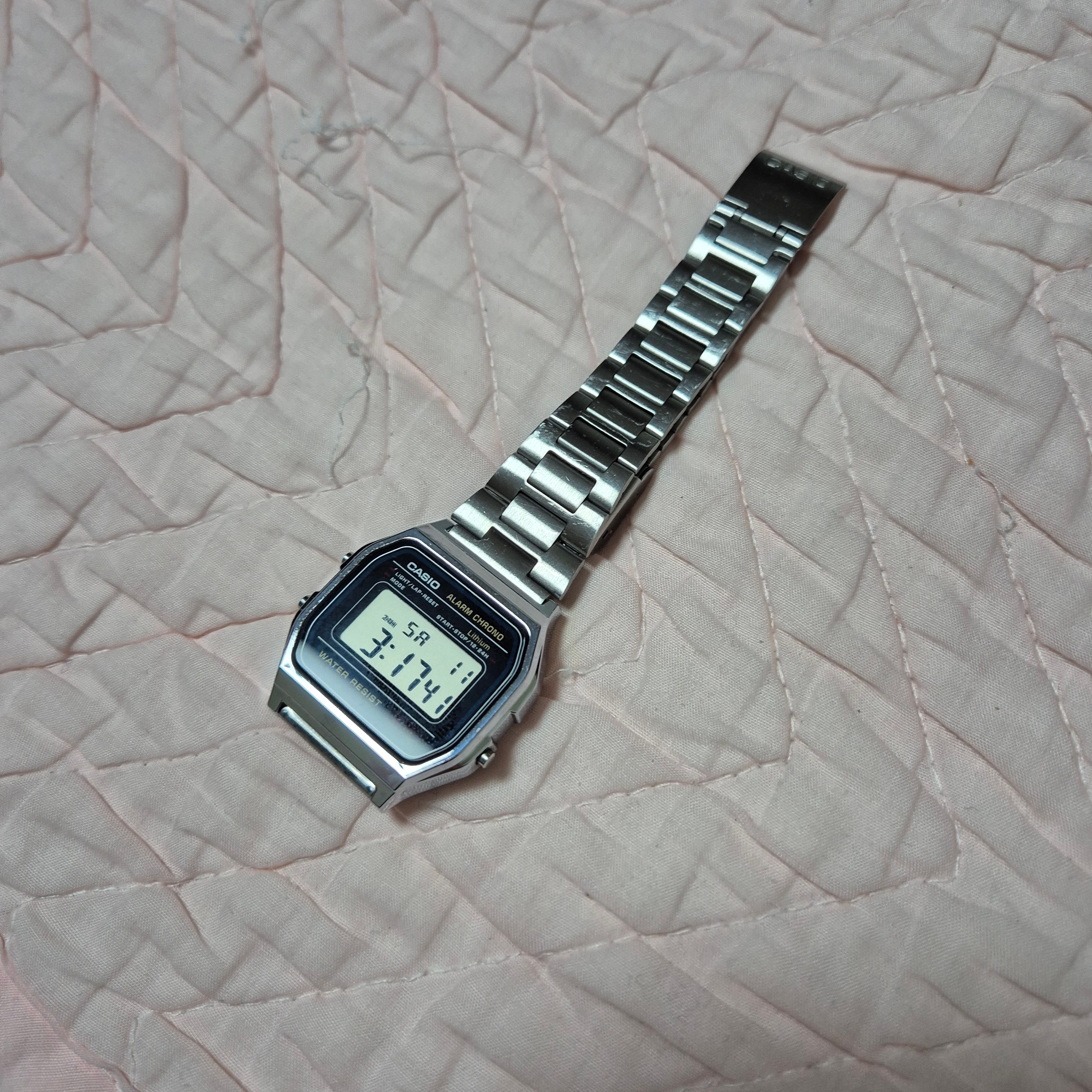 Casio A-158WA-1 착용 스타일