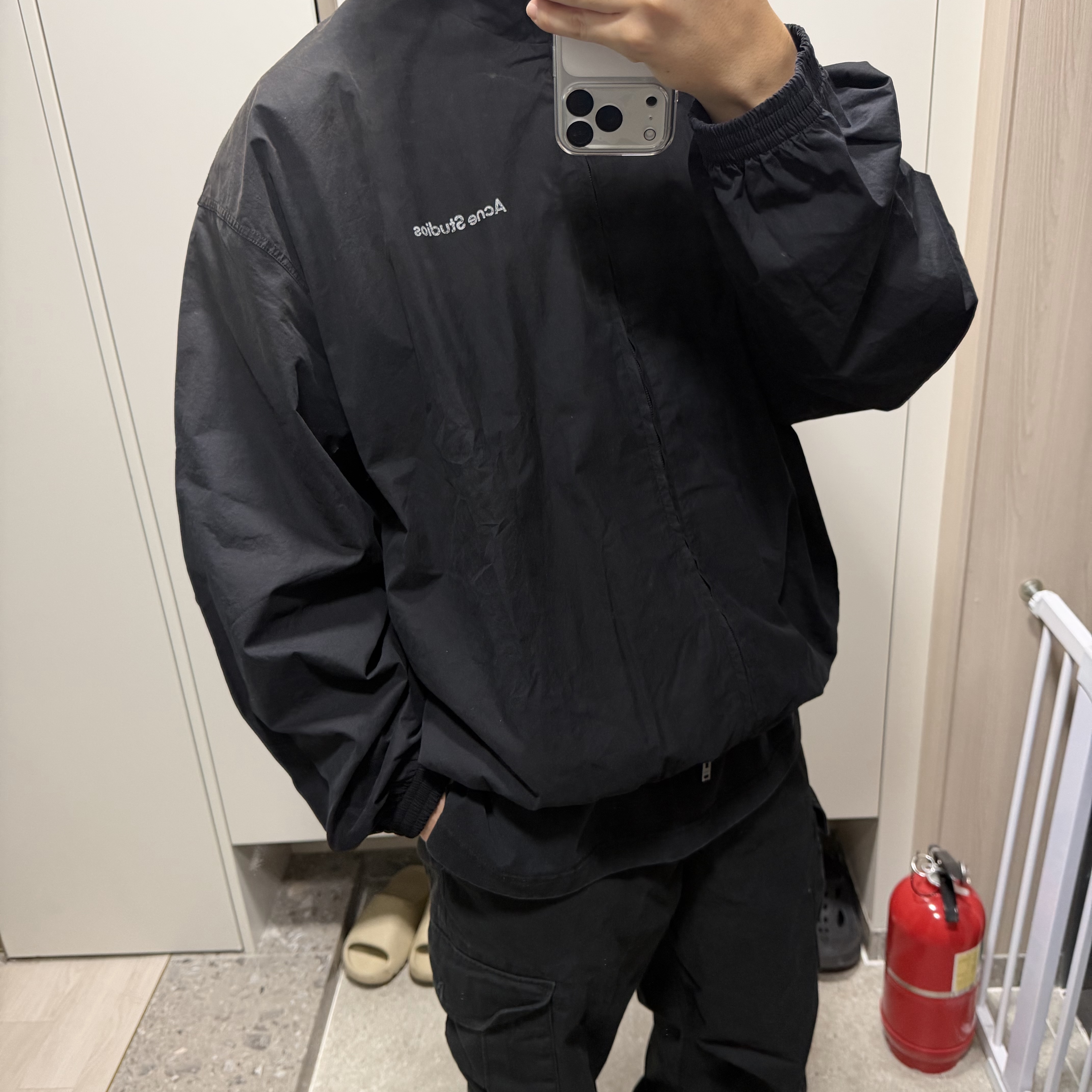 Acne Studios Logo Zipper Jacket Black 착용 스타일 - 2