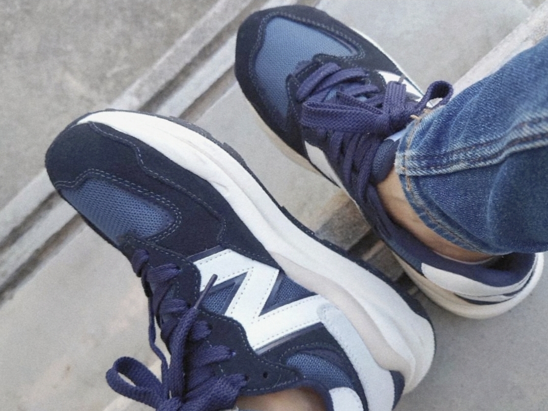 New Balance 5740 Navy 착용 스타일
