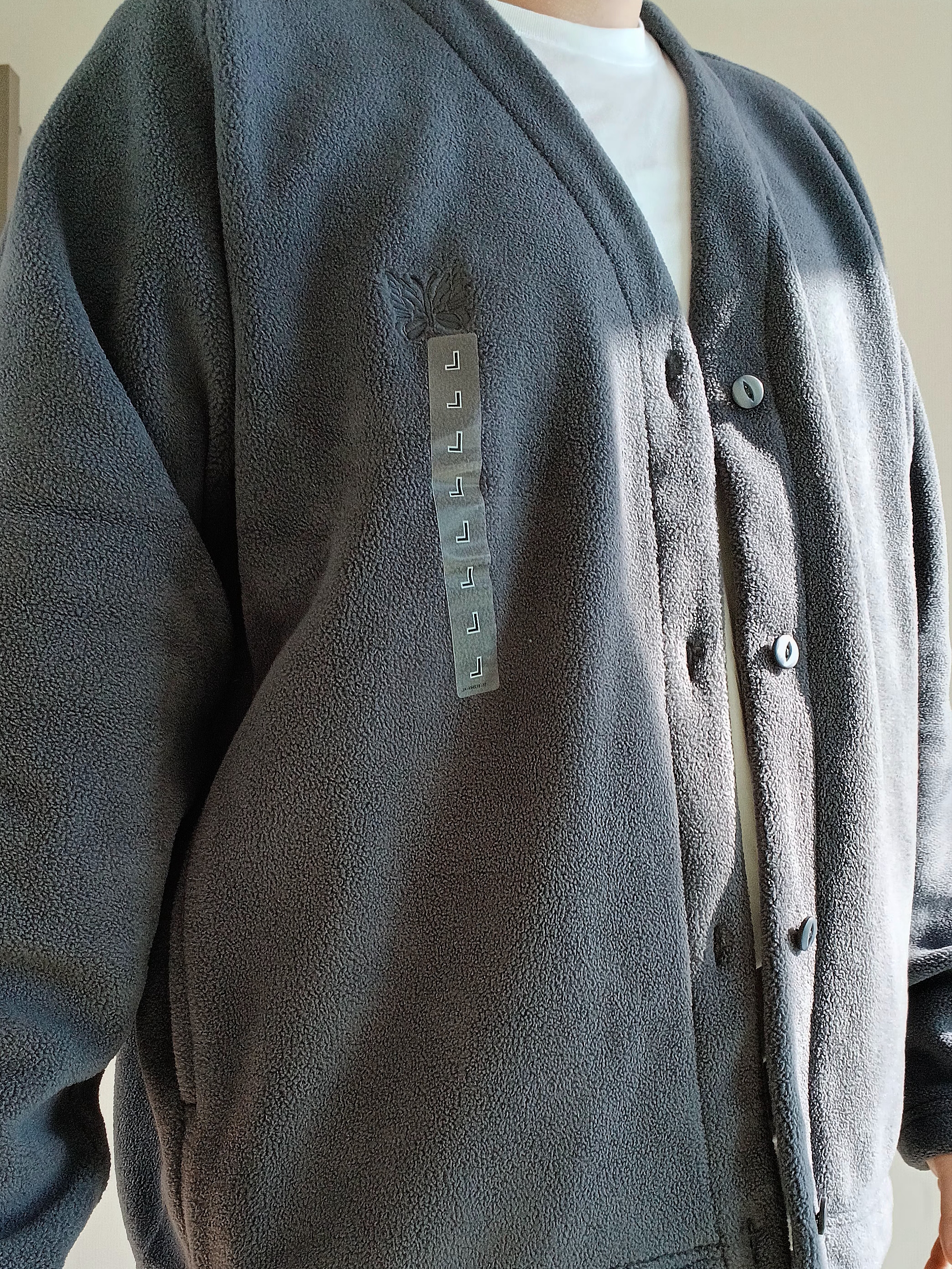 Uniqlo x Needles Fleece Wide Pants Dark Gray - KR, UGG x Palace Tasman Slipper Black Camo 착용 스타일 - 5
