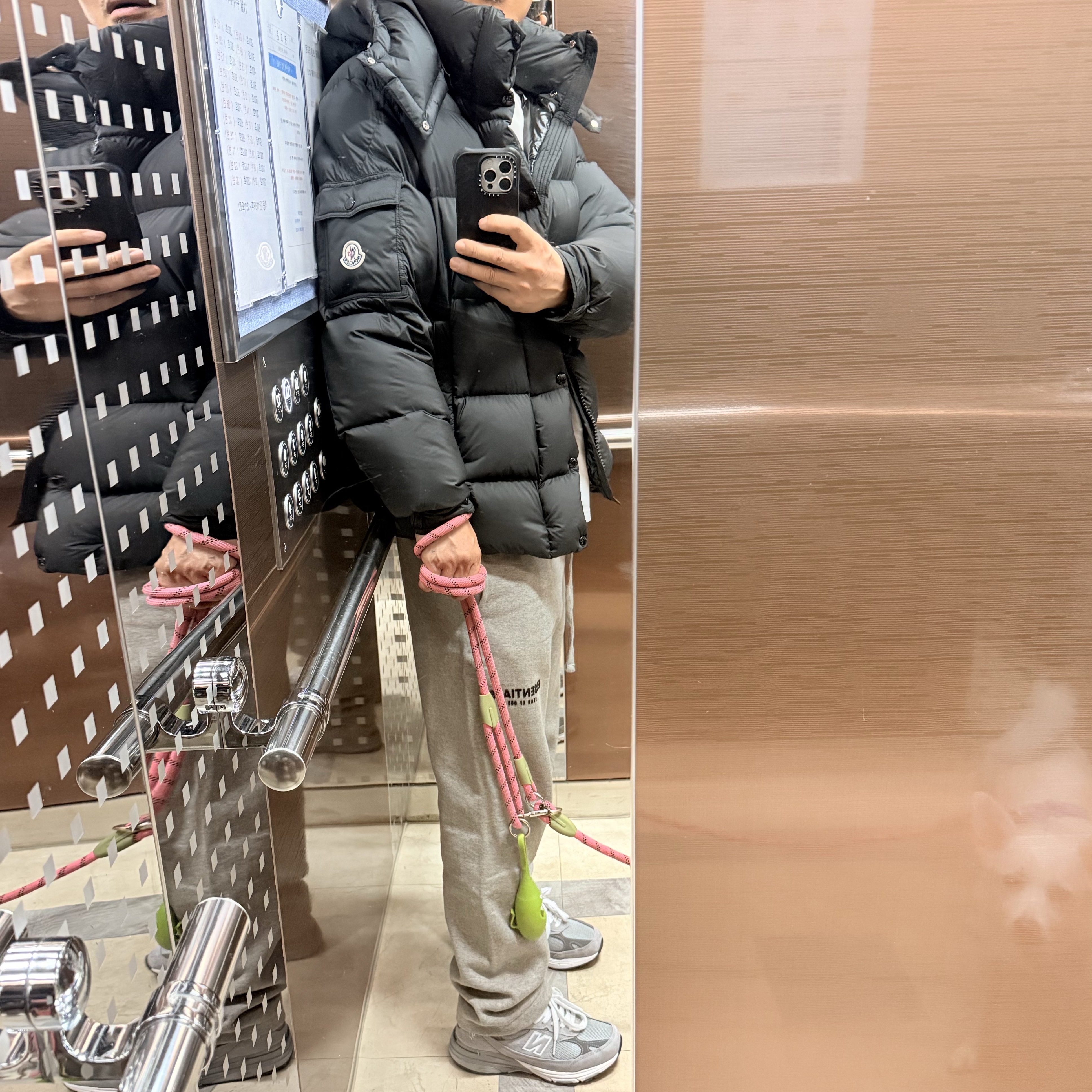 Moncler Vezere Short Down Jacket Black - 24FW, Casetify iPhone MagSafe Ripple Case Black 착용 스타일