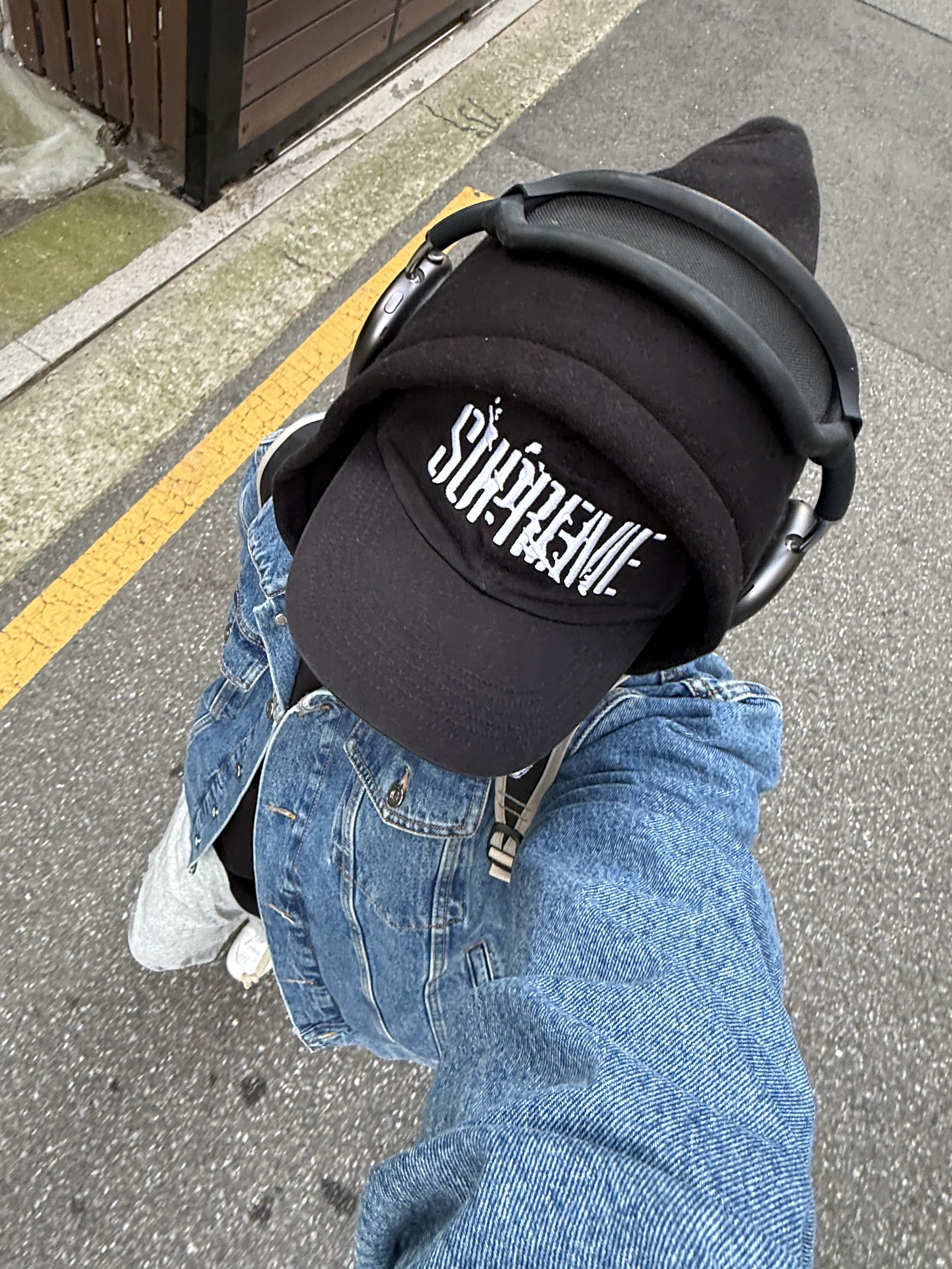 Nike x Supreme Air Force 1 Low White, IAB Studio Hoodie Black 착용 스타일 - 2