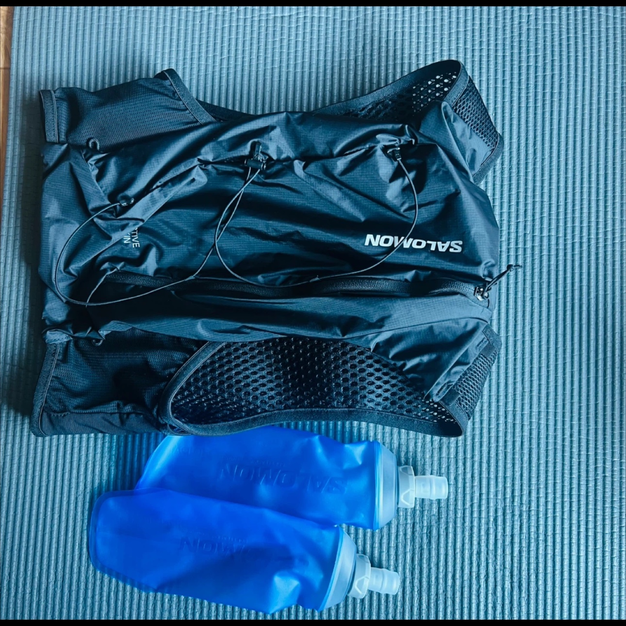 Salomon Active Skin 8 Set Black Metal 착용 스타일