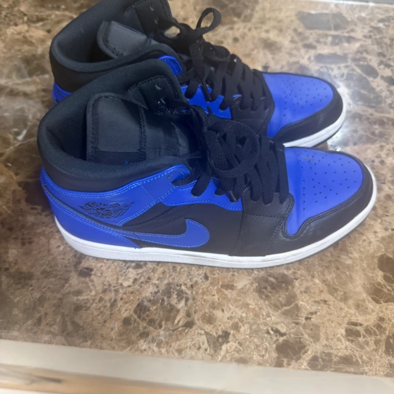 Jordan 1 Mid Black Hyper Royal 착용 스타일