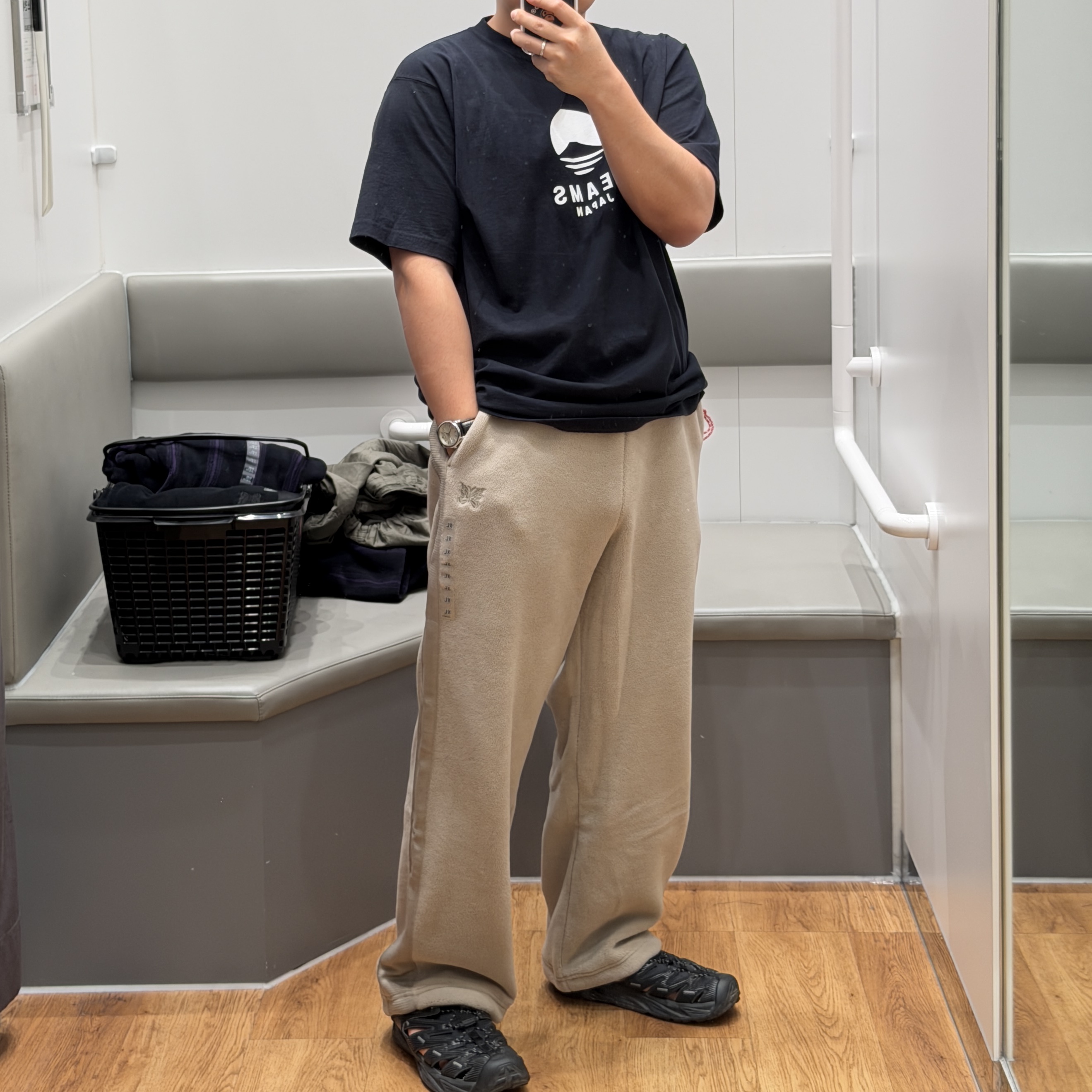 Uniqlo x Needles Fleece Wide Pants Beige - KR 착용 스타일
