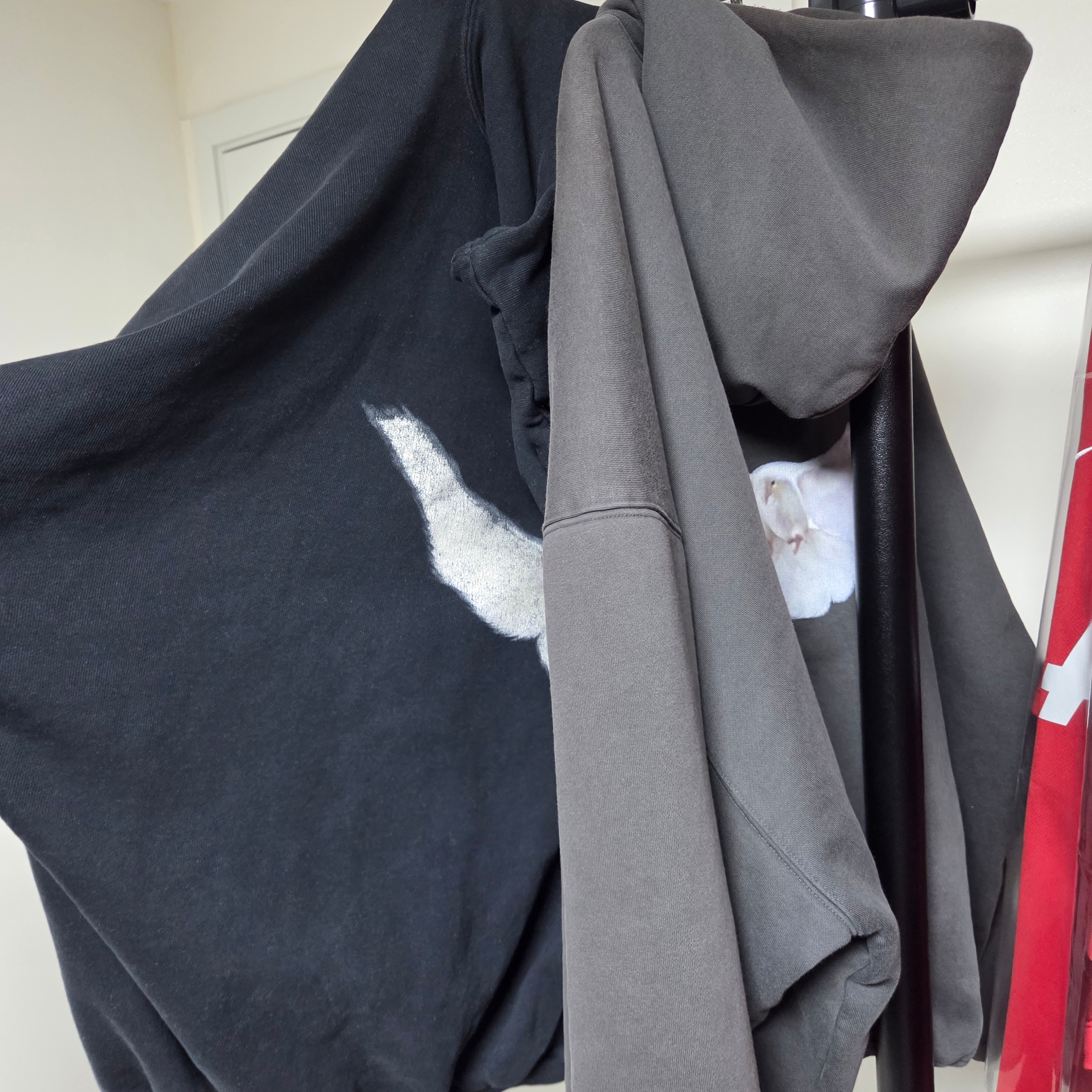 Yeezy Gap Engineered By Balenciaga Dove Hoodie Washed Black, Yeezy Gap Engineered By Balenciaga Dove Hoodie Black 착용 스타일
