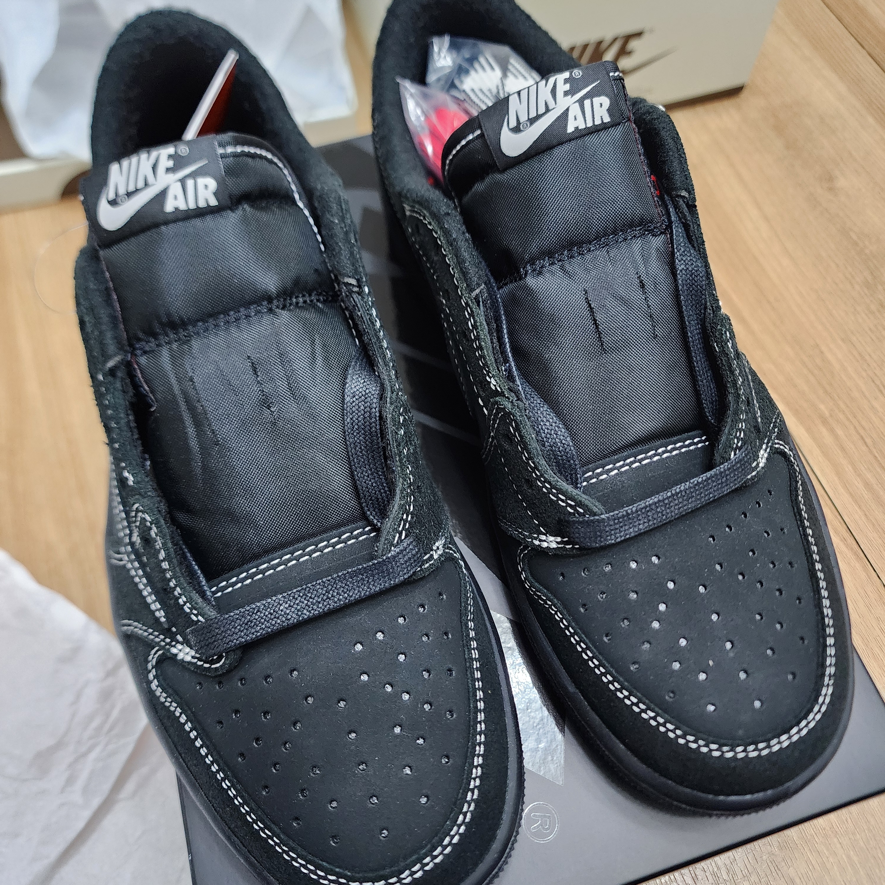 Jordan 1 x Travis Scott Retro Low OG SP Black Phantom 착용 스타일