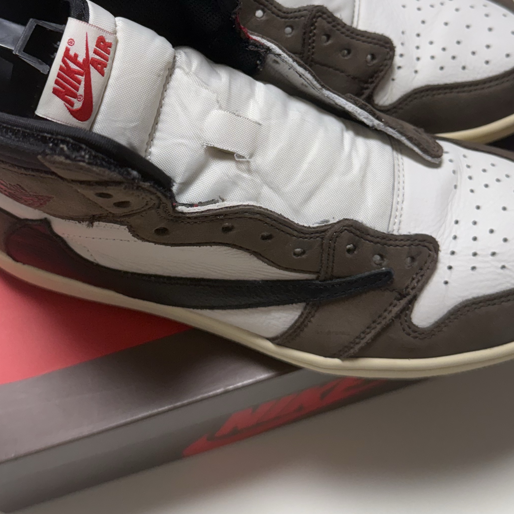 Jordan 1 x Travis Scott Retro High OG SP Mocha 착용 스타일