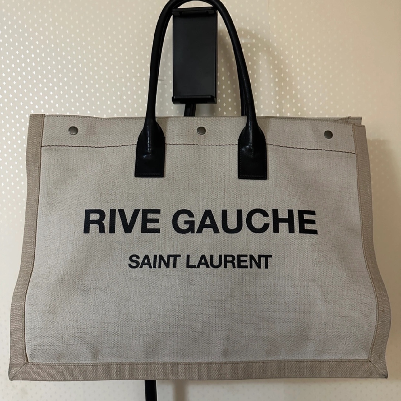 Saint Laurent Rive Gauche Large Tote Bag in Canvas and Smooth Leather Beige 착용 스타일