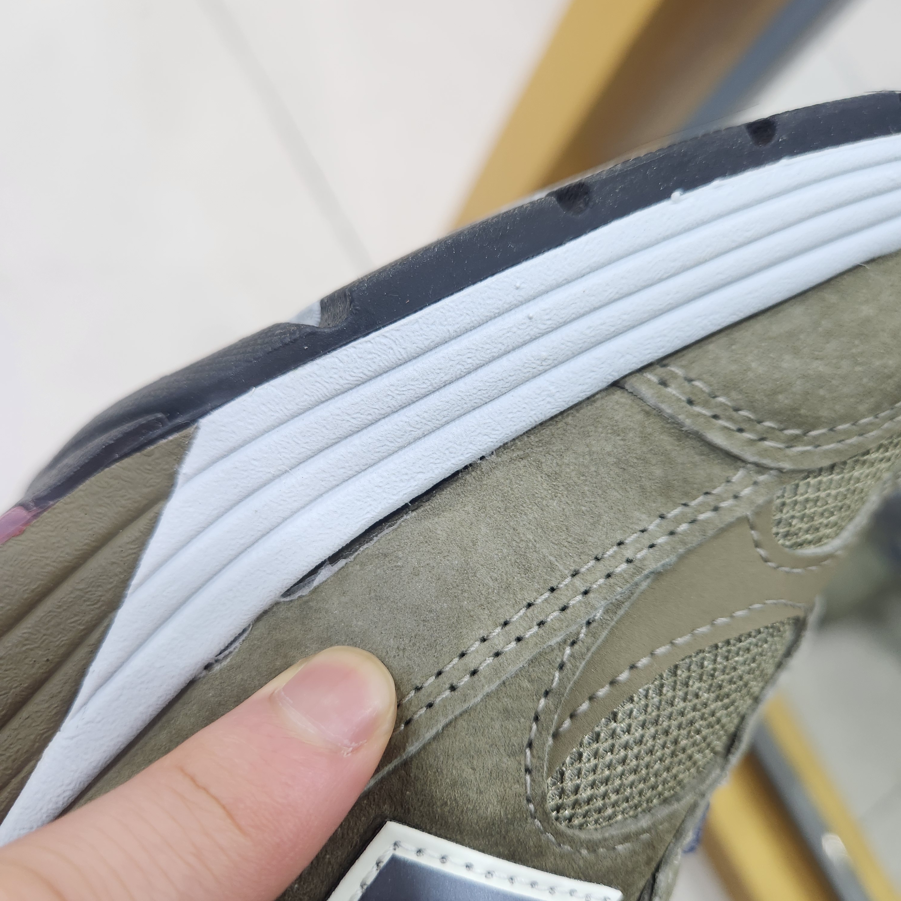 New Balance 992 Made in USA Dark Camo Covert Green - D Standard 착용 스타일