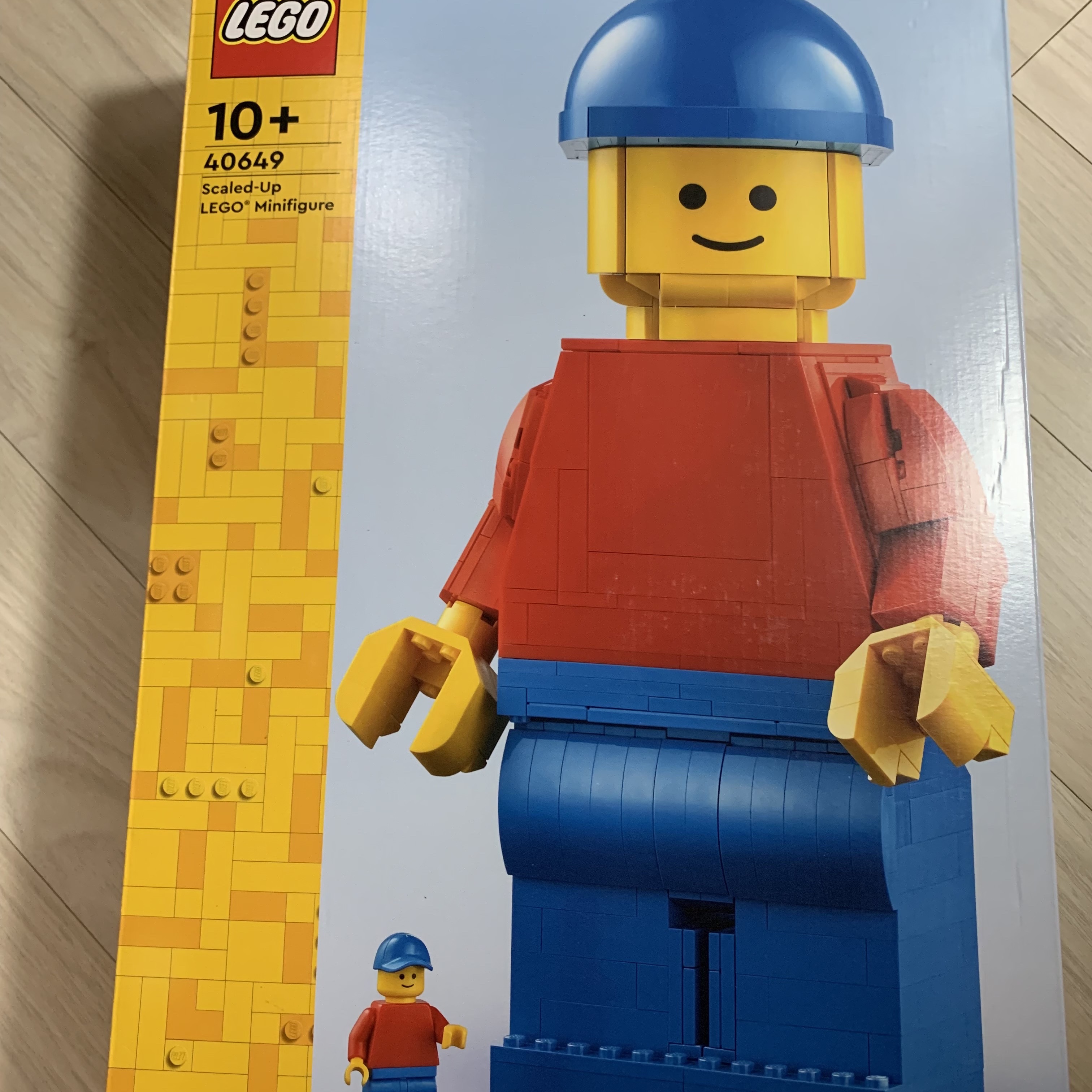 Lego Up-Scaled Lego Minifigure 착용 스타일