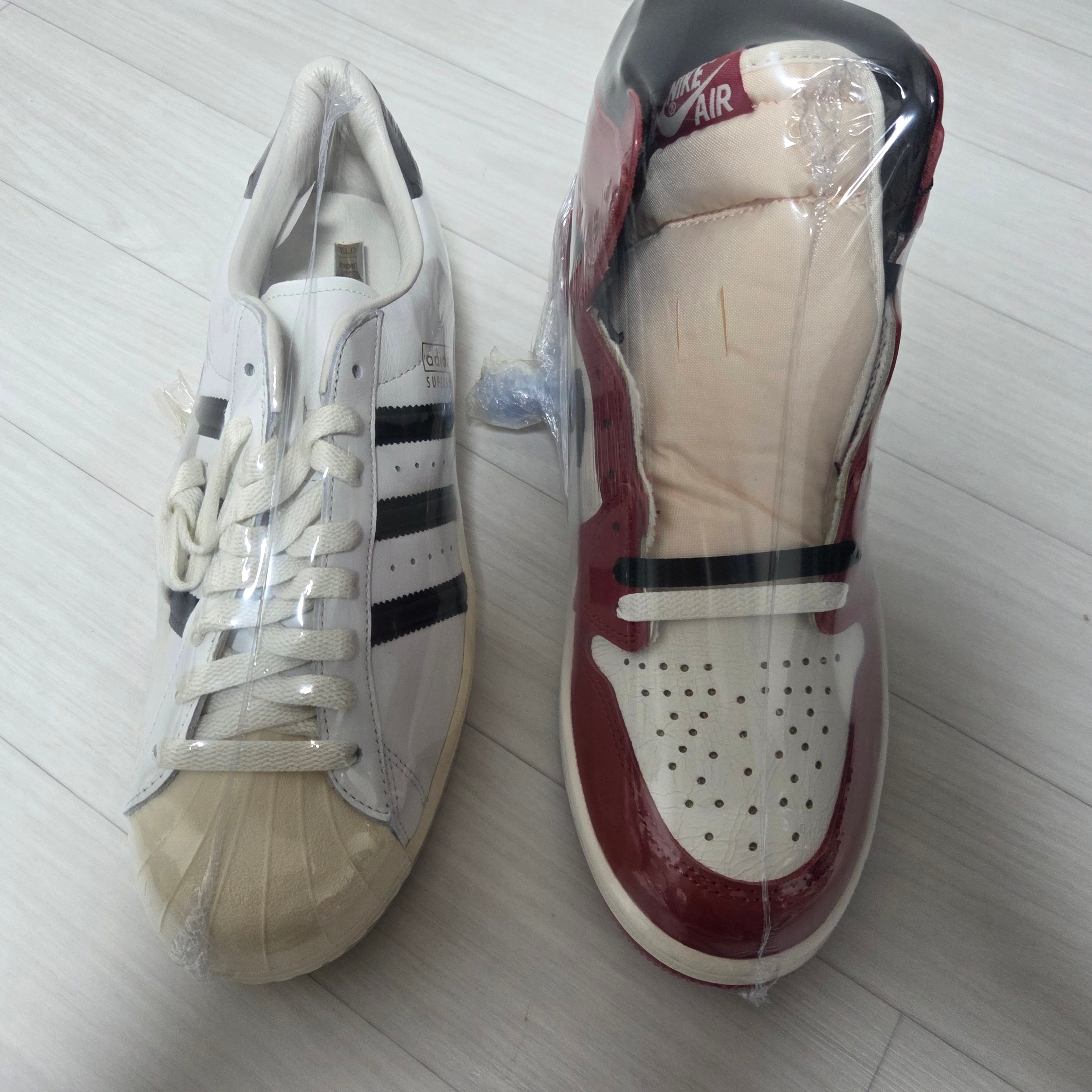 Adidas Superstar Vintage Made in Germany Core White Core Black, Jordan 1 Retro High OG Chicago 2022 착용 스타일
