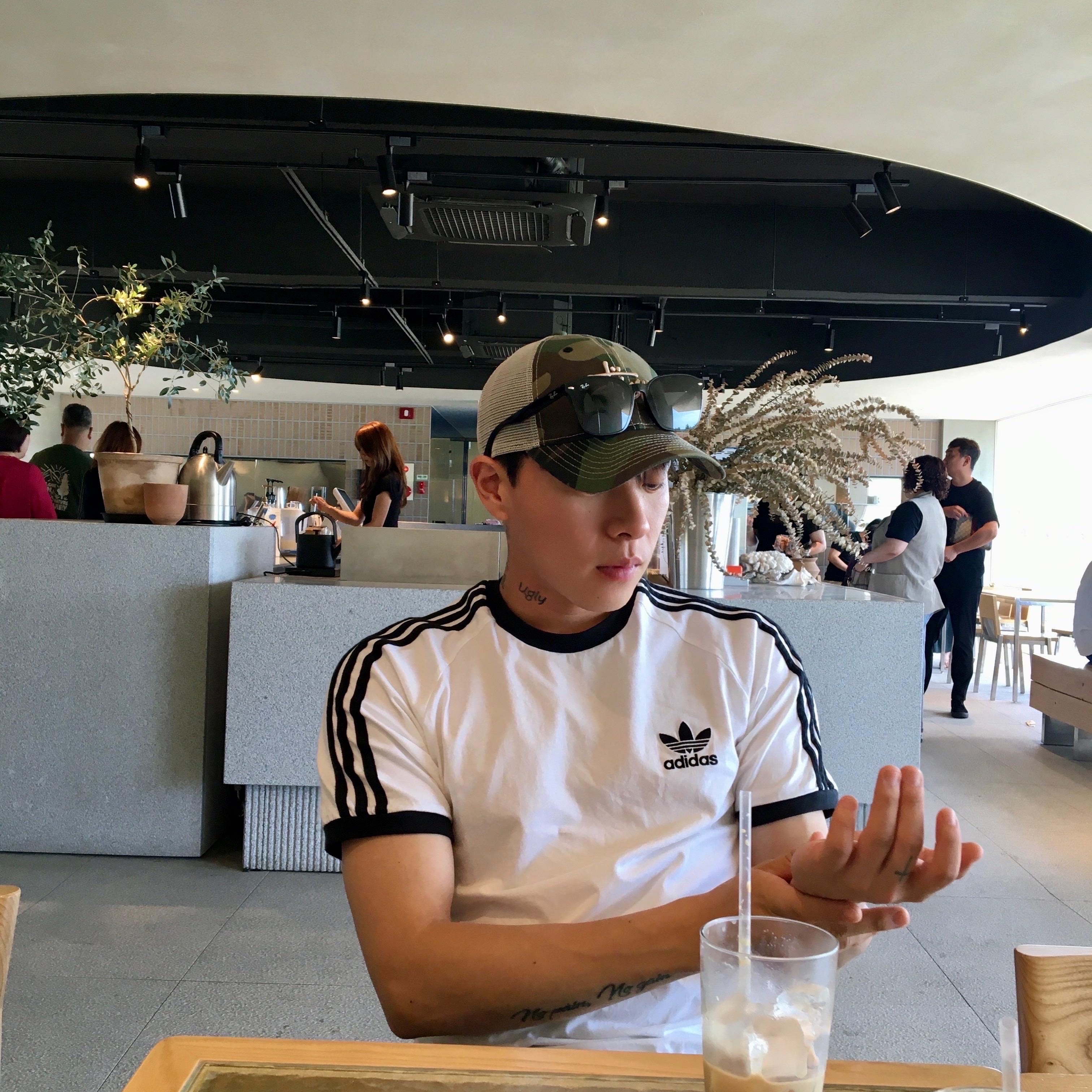 Adidas Adicolor Classics 3-Stripes T-Shirt White - KR Sizing, Stussy New Era 9twenty Basic Trucker Woodland Camo 착용 스타일 - 3