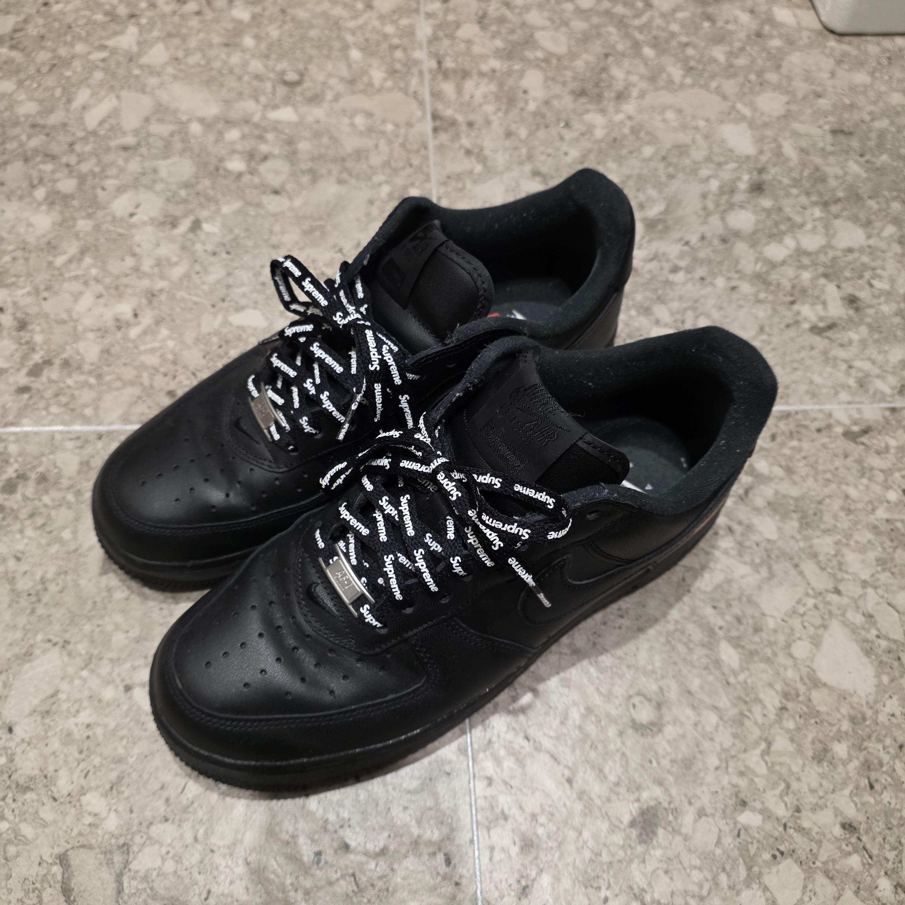 Nike x Supreme Air Force 1 Low Black 착용 스타일