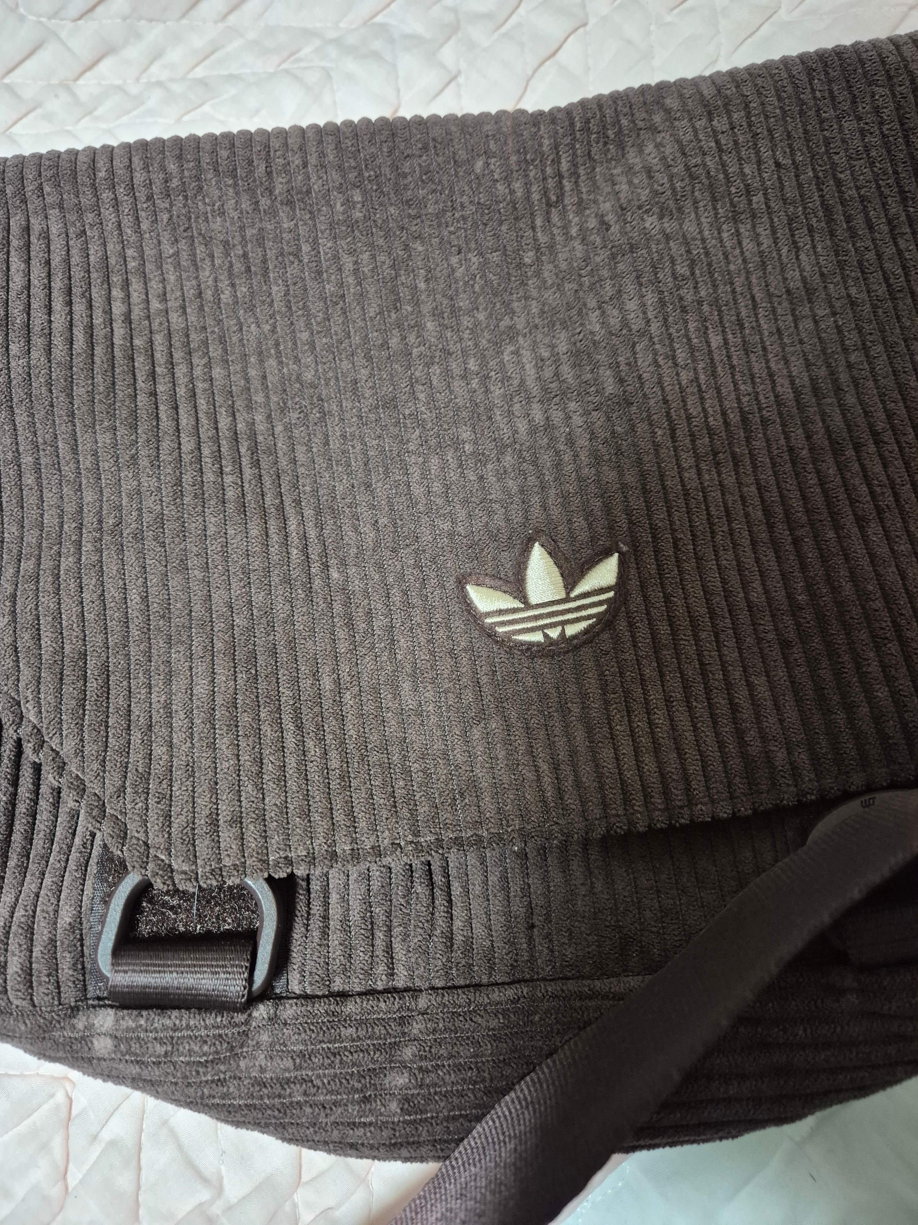 Adidas NEXT+ Corduroy Messenger Bag Shadow Brown 착용 스타일