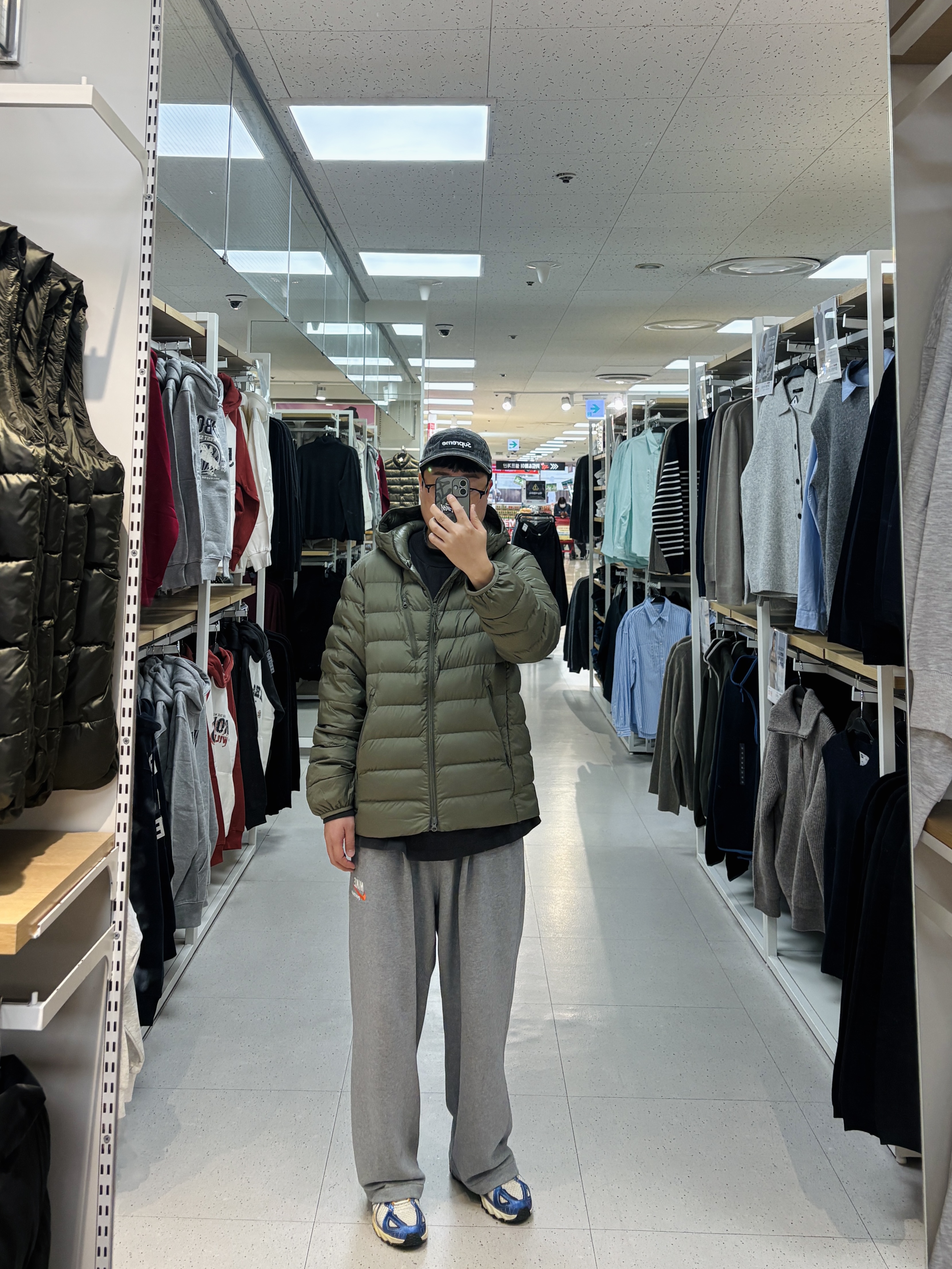 Musinsa Standard City Leisure Hooded Light Down Jacket Khaki, Supreme Coated Denim Camp Cap Black - 24SS 착용 스타일 - 1