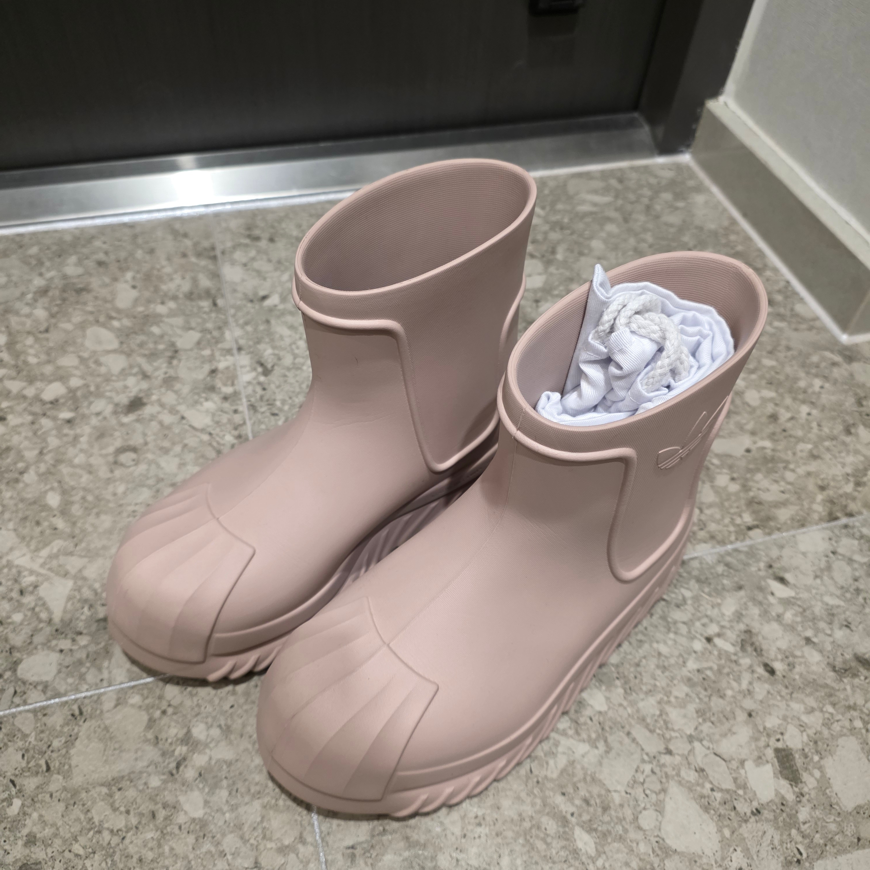(W) Adidas Adifom Superstar Boot Clear Pink 착용 스타일