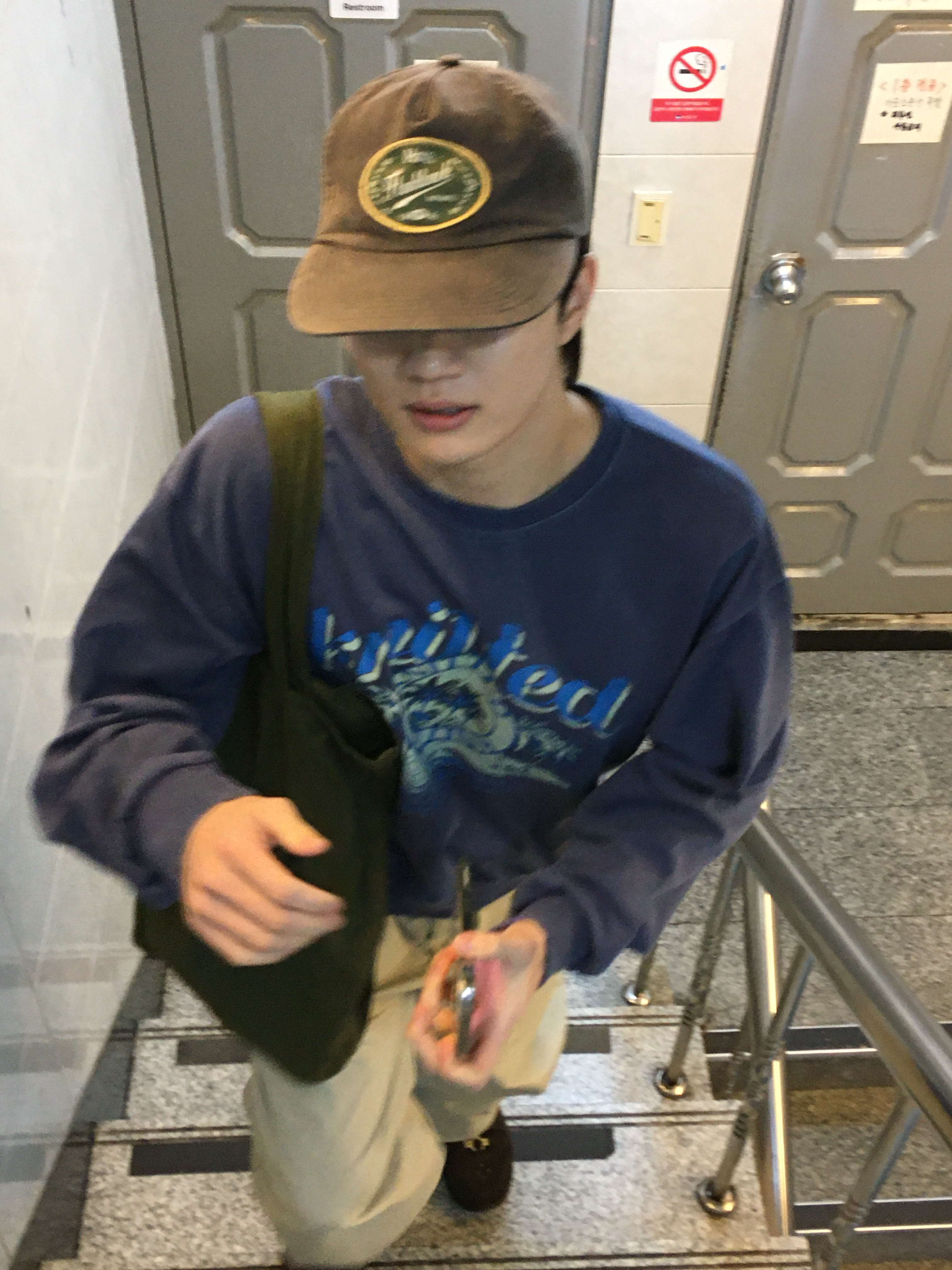 Arket Canvas Tote Bag Dark Green, [6% 적립] NegativeThree Moley Tracking Sneakers Nut Brown 착용 스타일 - 2