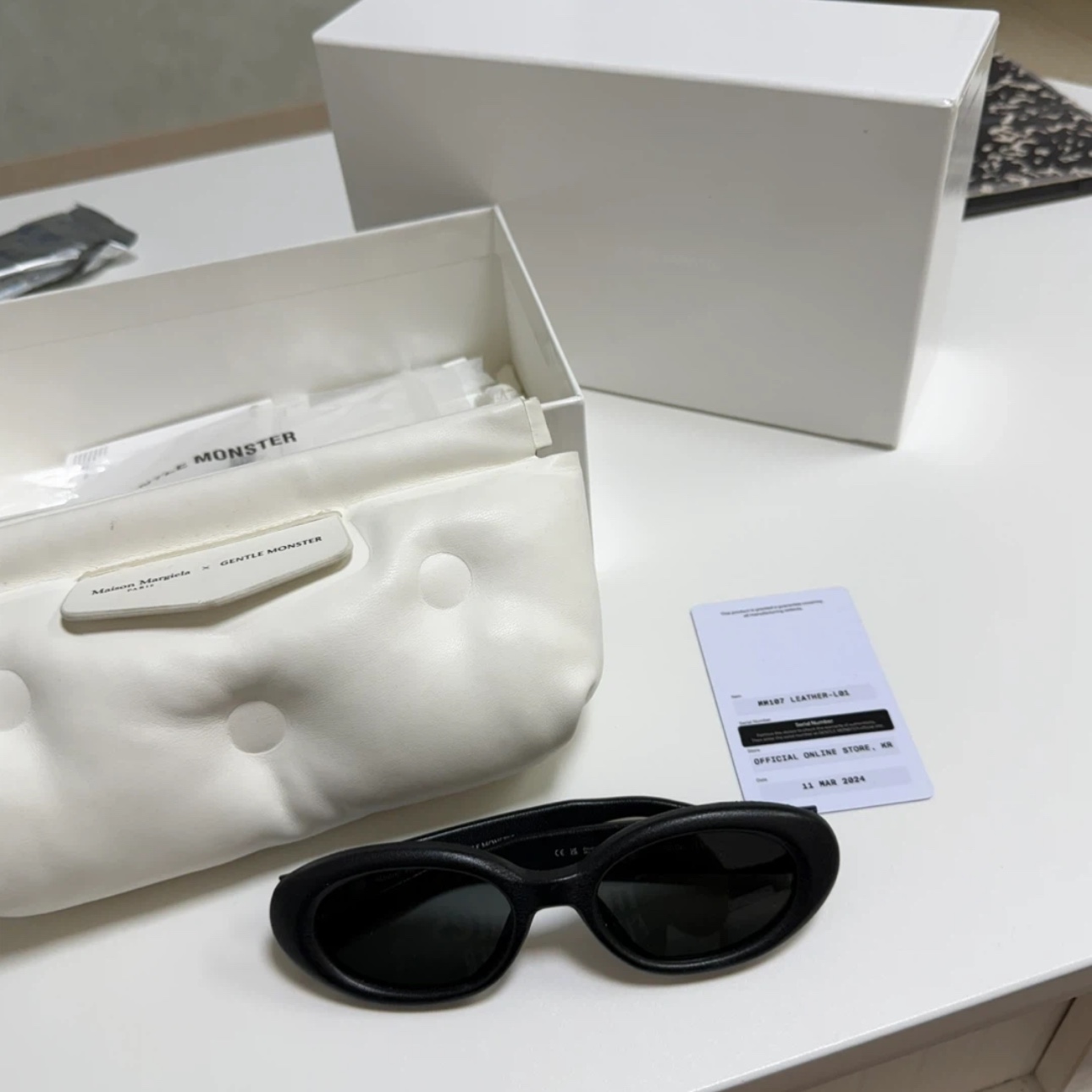 Gentle Monster x Maison Margiela MM107 Black Black 착용 스타일
