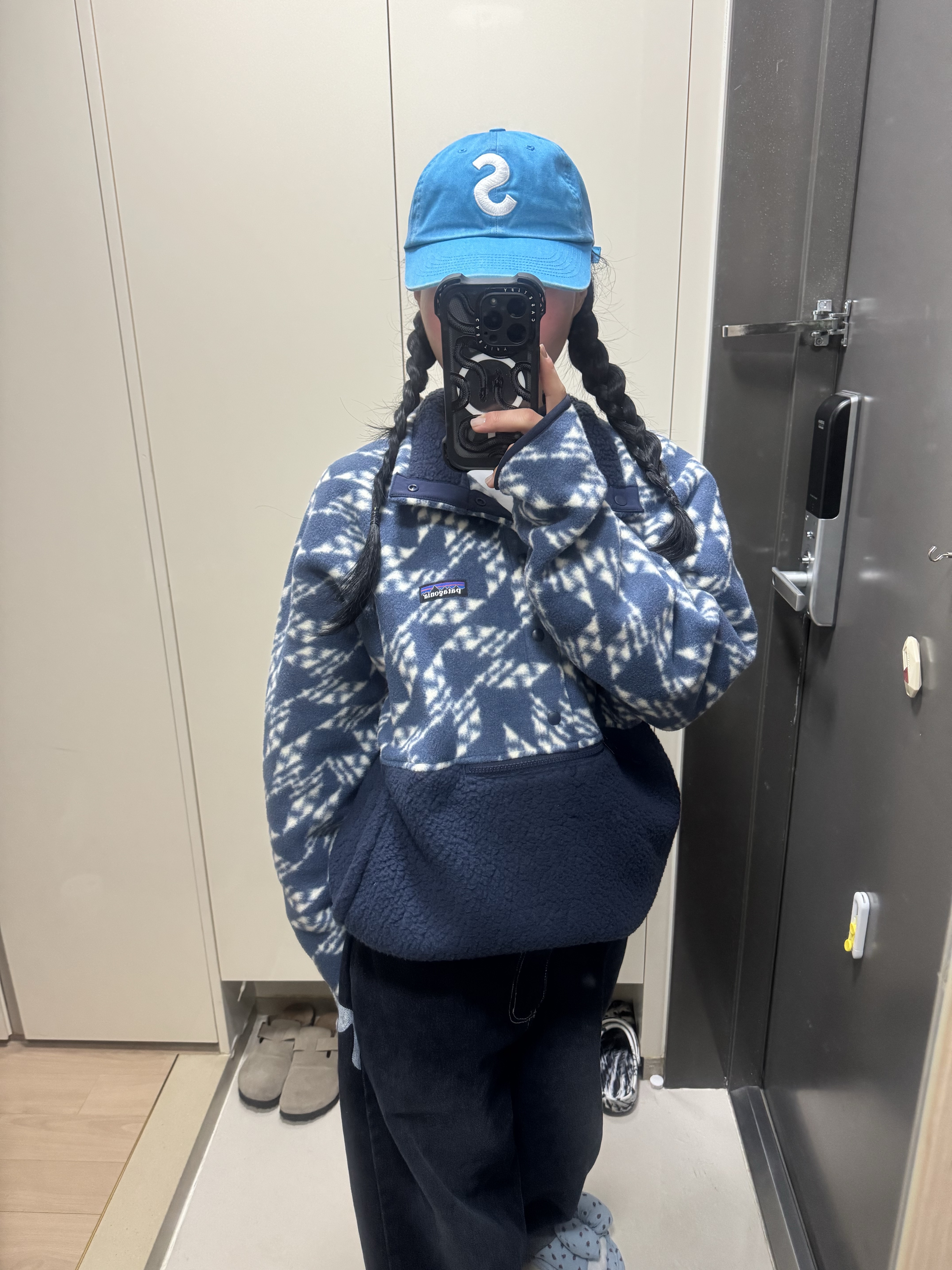 Patagonia Retro Pile Half Snap Fleece Pullover New Navy, Supreme Pigment Coated S Logo 6-Panel Bright Blue - 25SS 착용 스타일 - 1