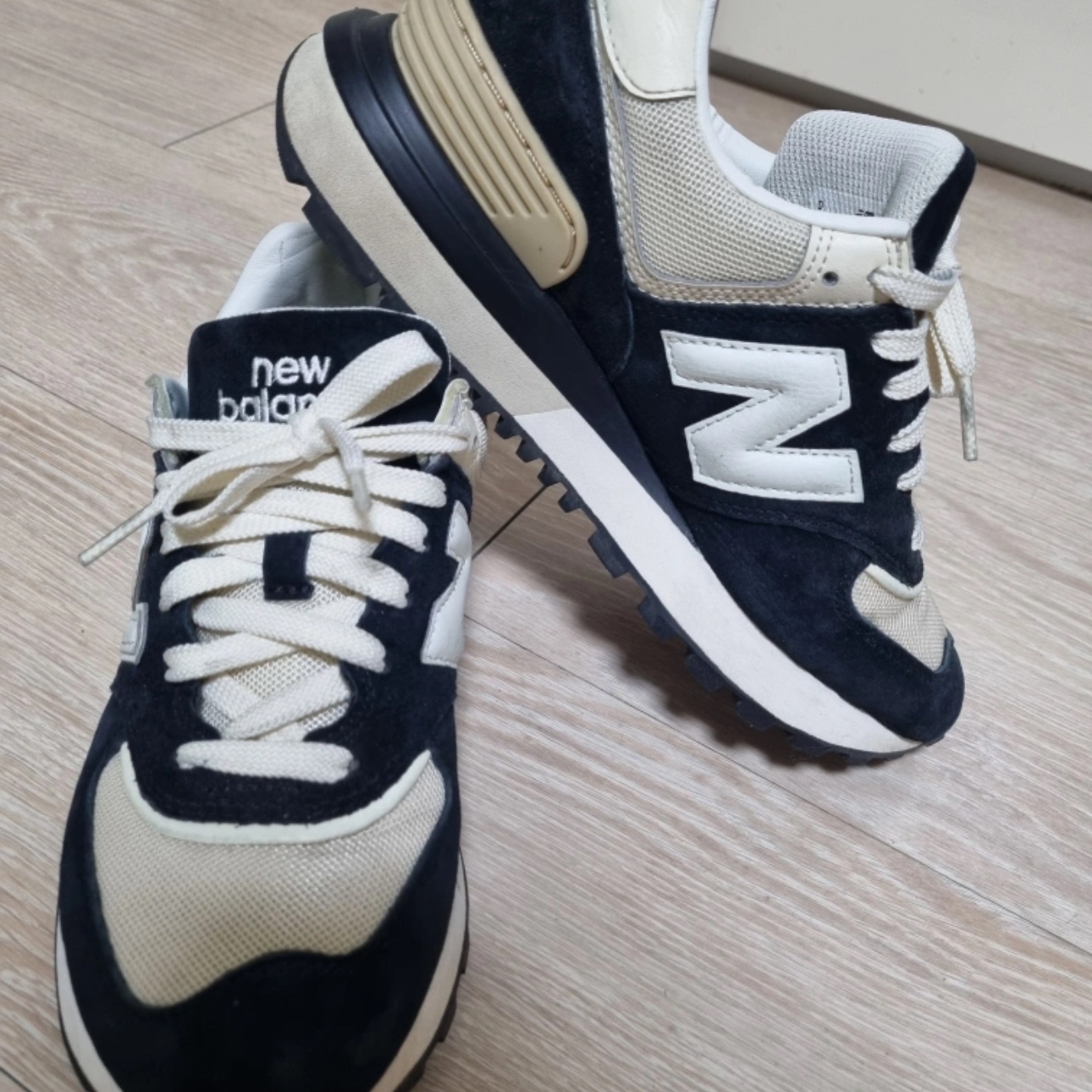 New Balance 574 Legacy Navy 착용 스타일