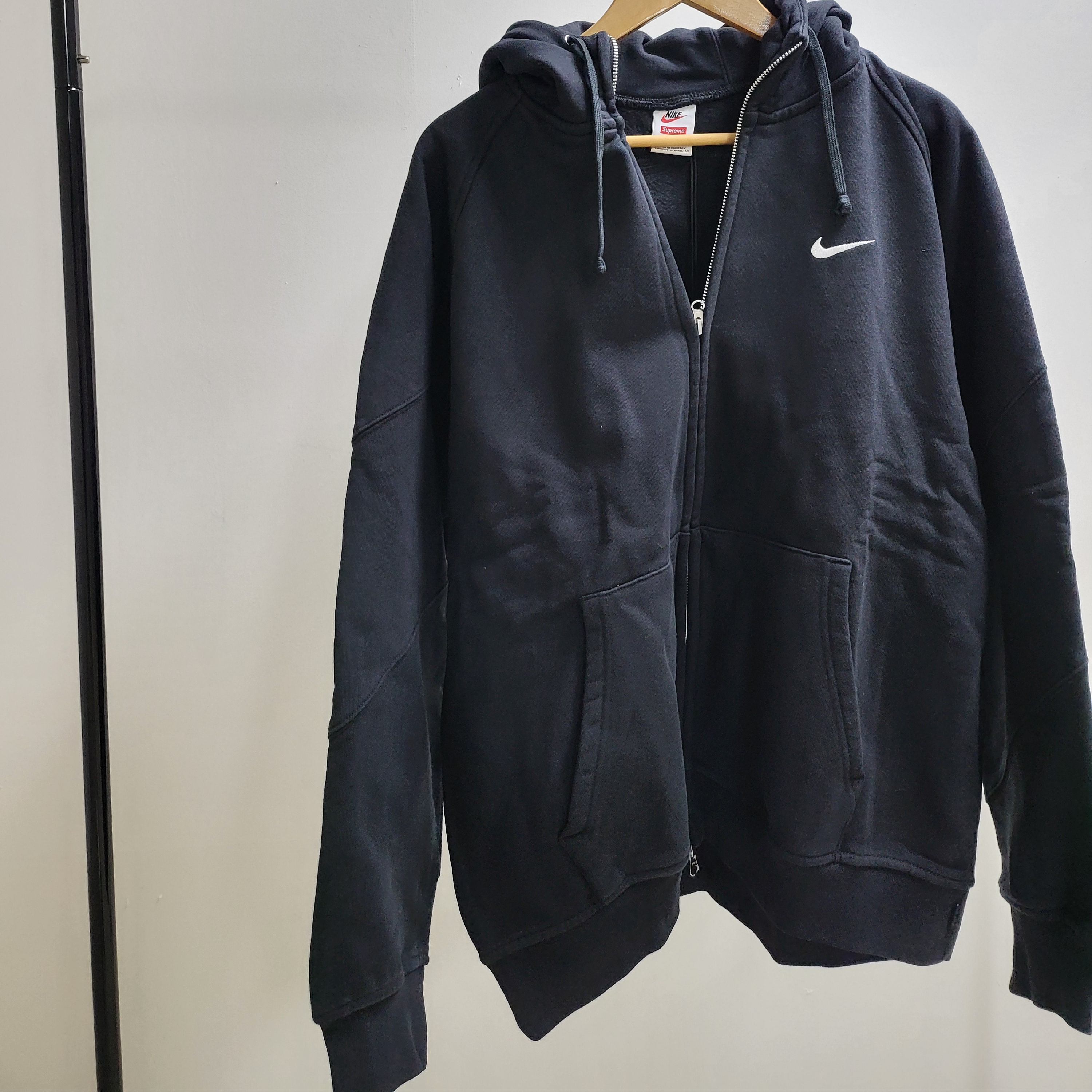 Supreme x Nike Zip Up Hooded Sweatshirt Black - 25SS 착용 스타일