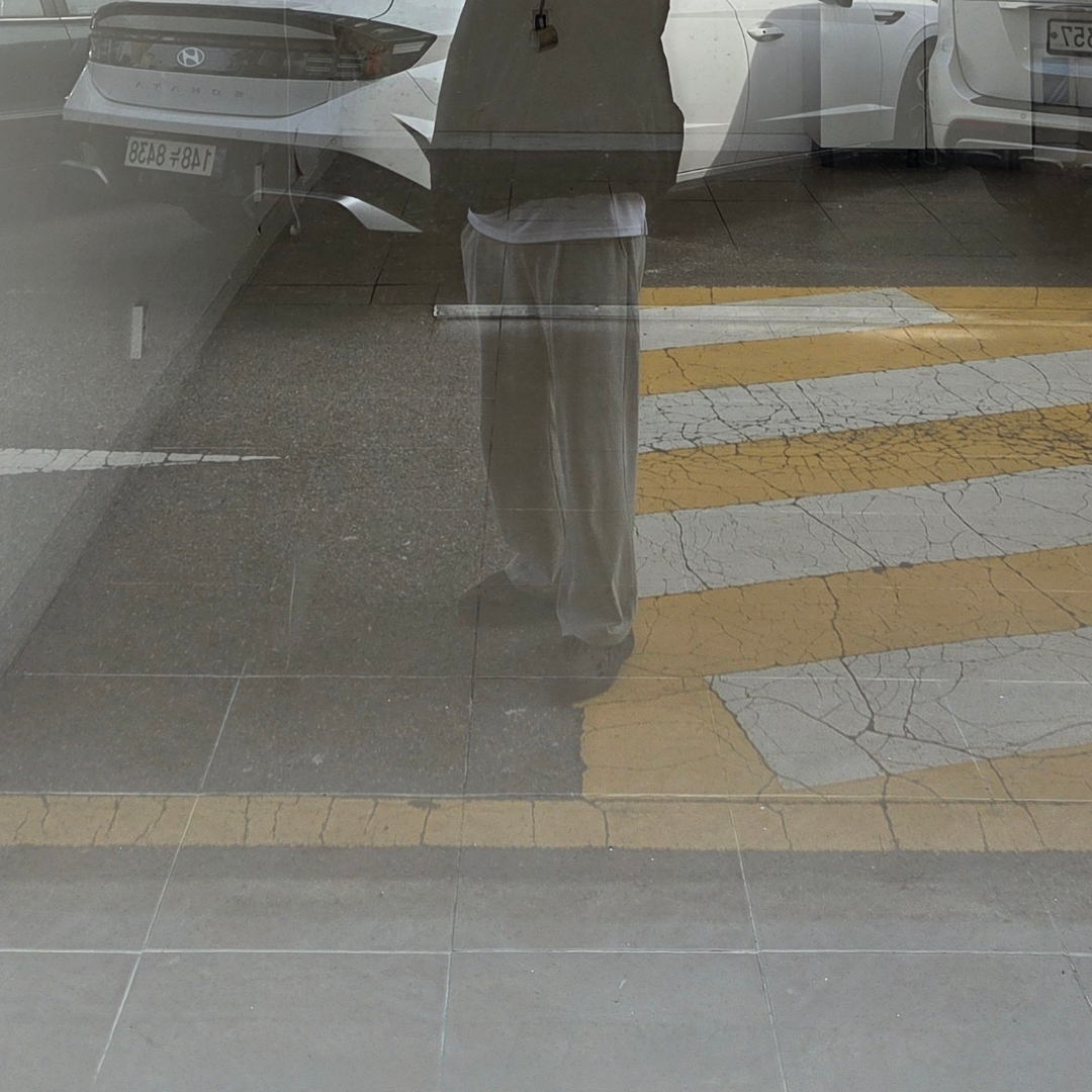 Yeezy Gap Engineered By Balenciaga Dove Hoodie Washed Black, Adidas Yeezy Foam RNNR Onyx 착용 스타일