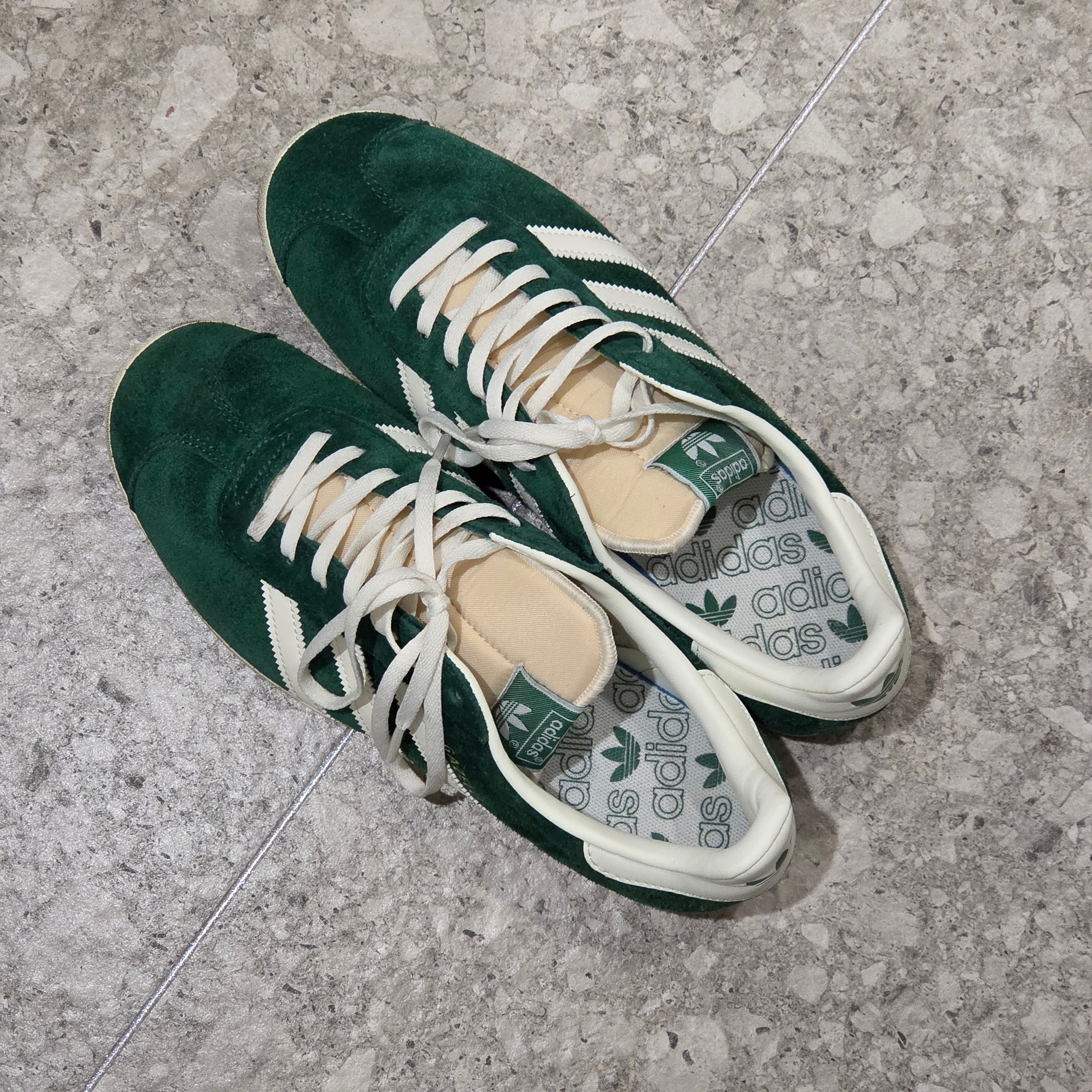 Adidas Gazelle Dark Green Cream White 착용 스타일