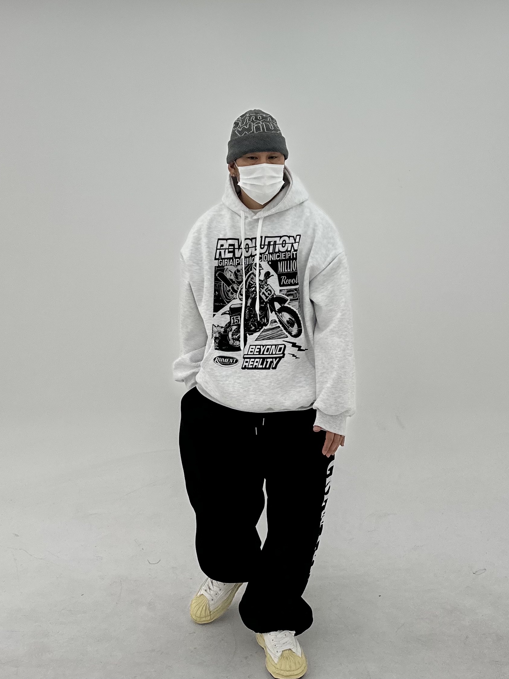 Maison Mihara Yasuhiro Blakey VL OG Sole Canvas Low-top Sneakers White 착용 스타일 - 2