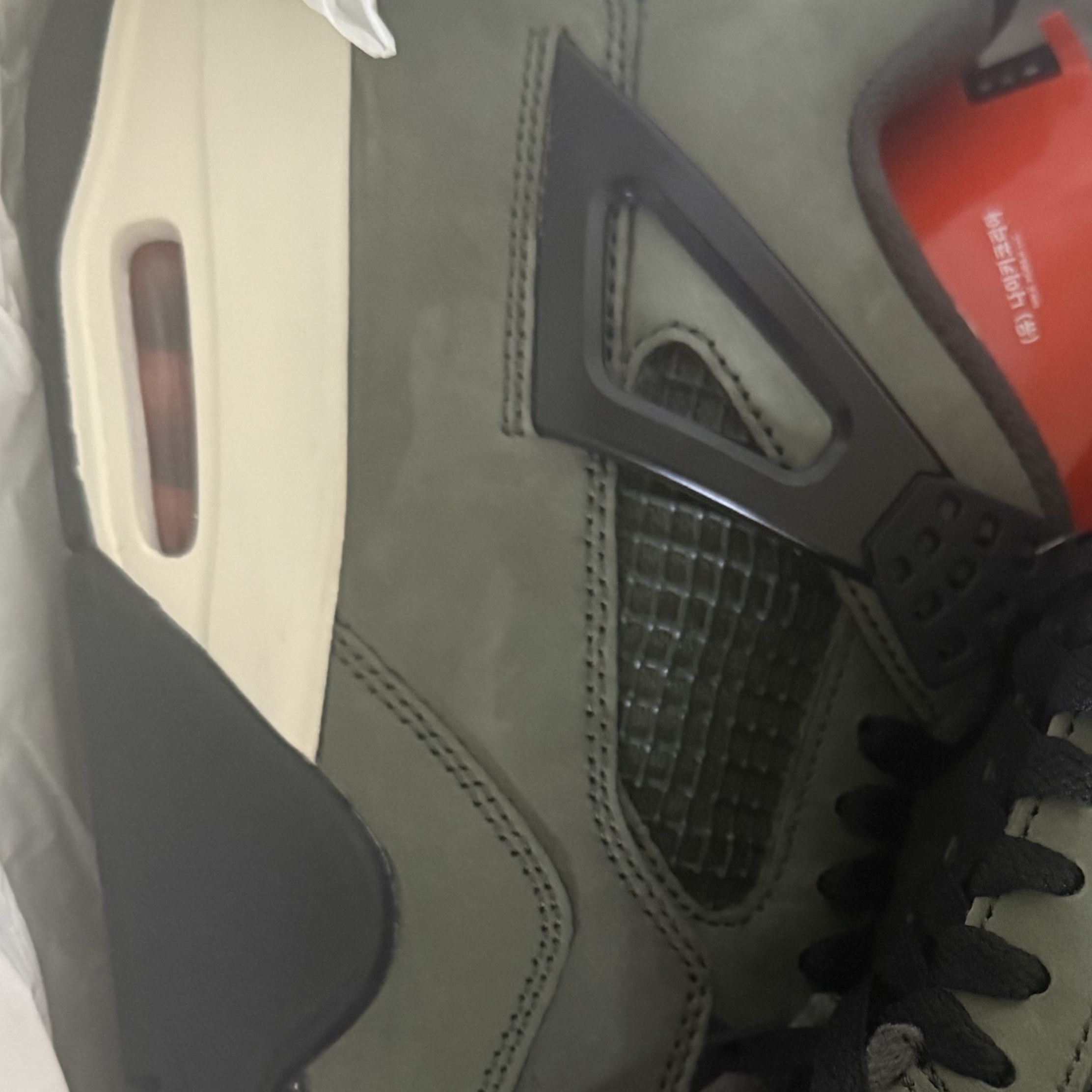 Jordan 4 x Undefeated Retro OG SP Deep Green and Clementine 착용 스타일