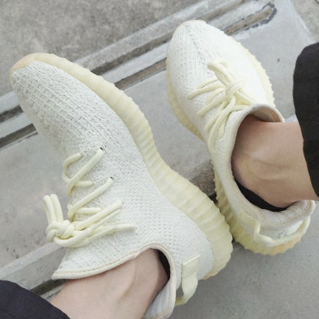 Adidas Yeezy Boost 350 V2 Butter 착용 스타일