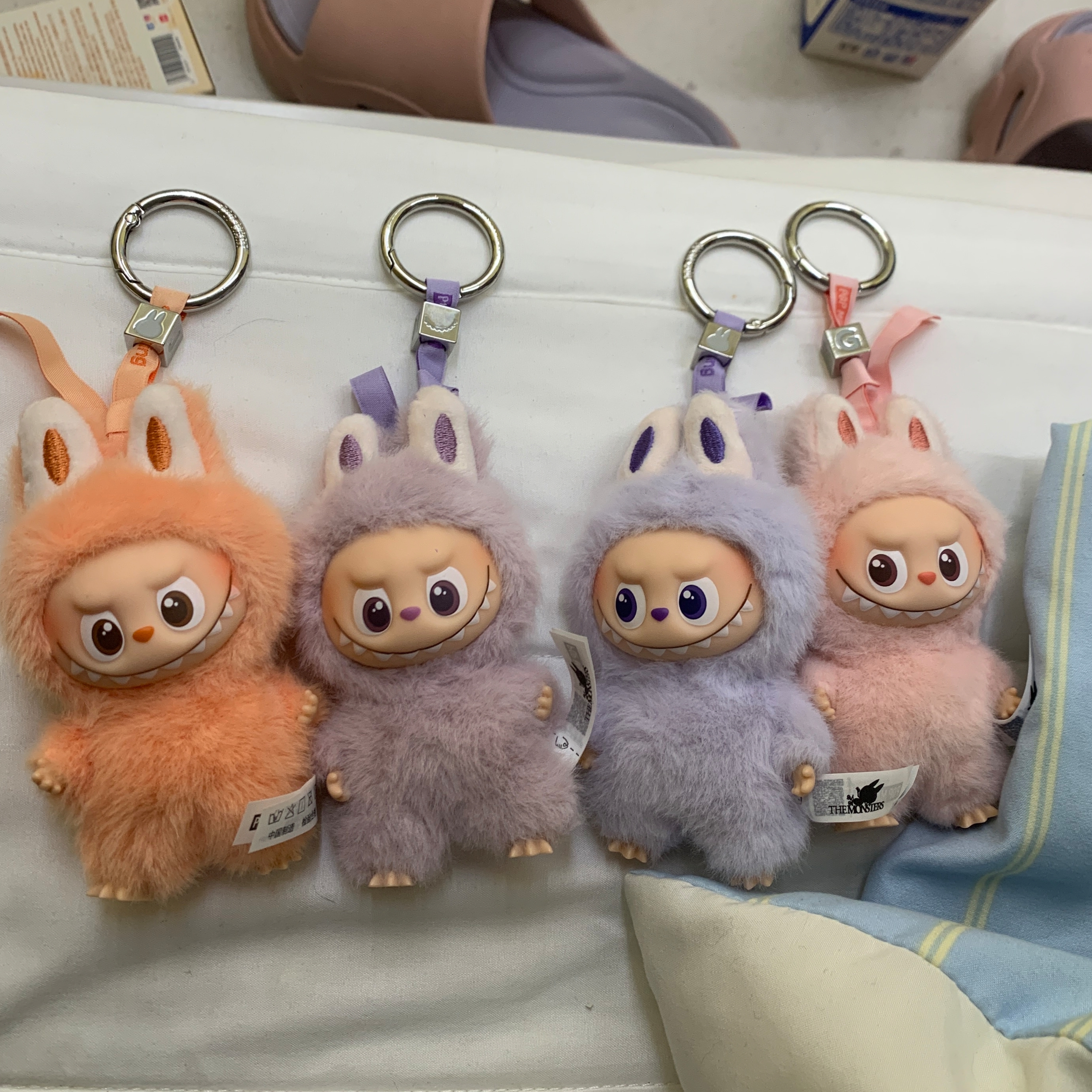Pop Mart Labubu The Monsters Pin For Love Series Vinyl Plush Pendant Sealed Case (A-M) (14 Blind Boxes) 착용 스타일 - 1