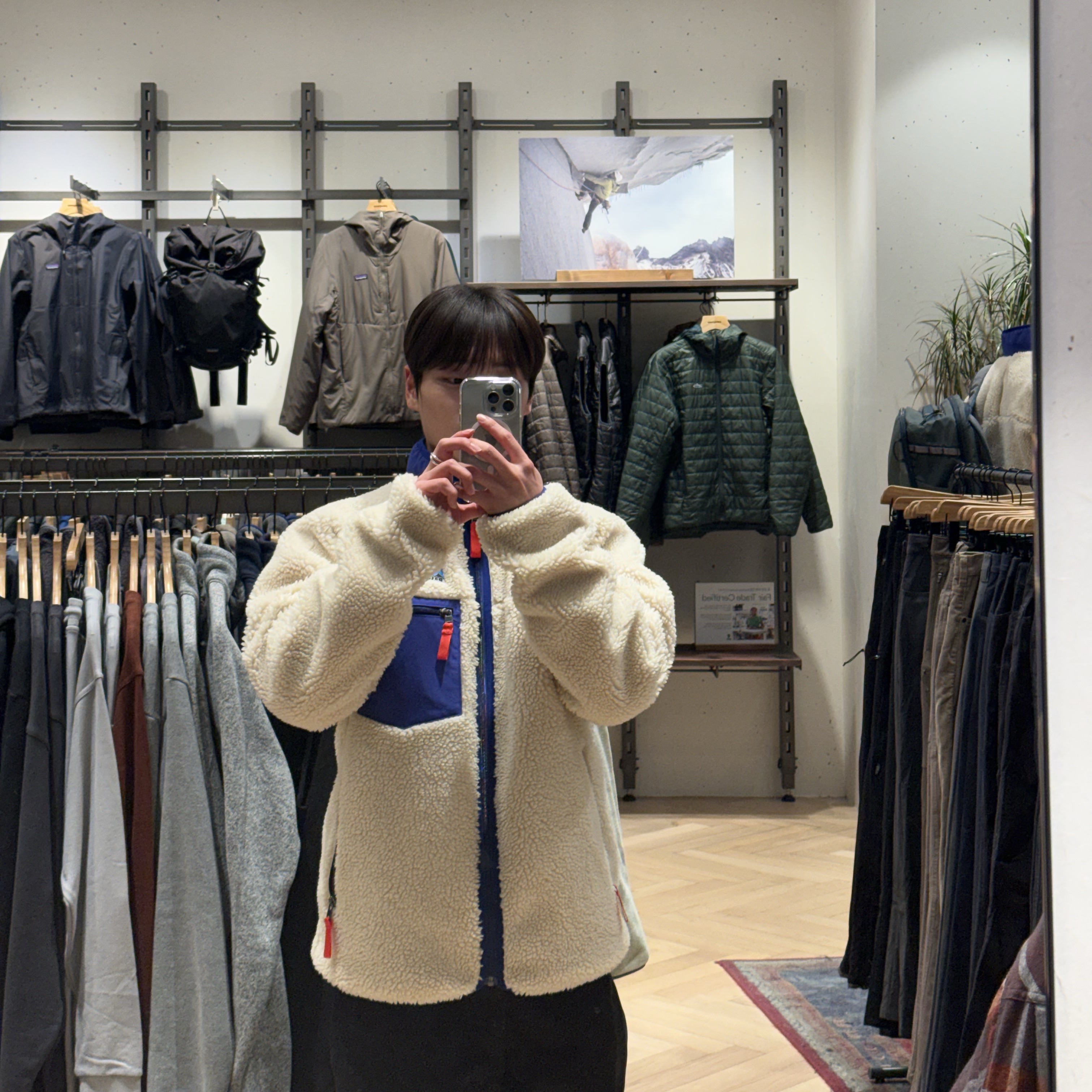 Patagonia Classic Retro-X Fleece Jacket Dark Natural 착용 스타일 - 1