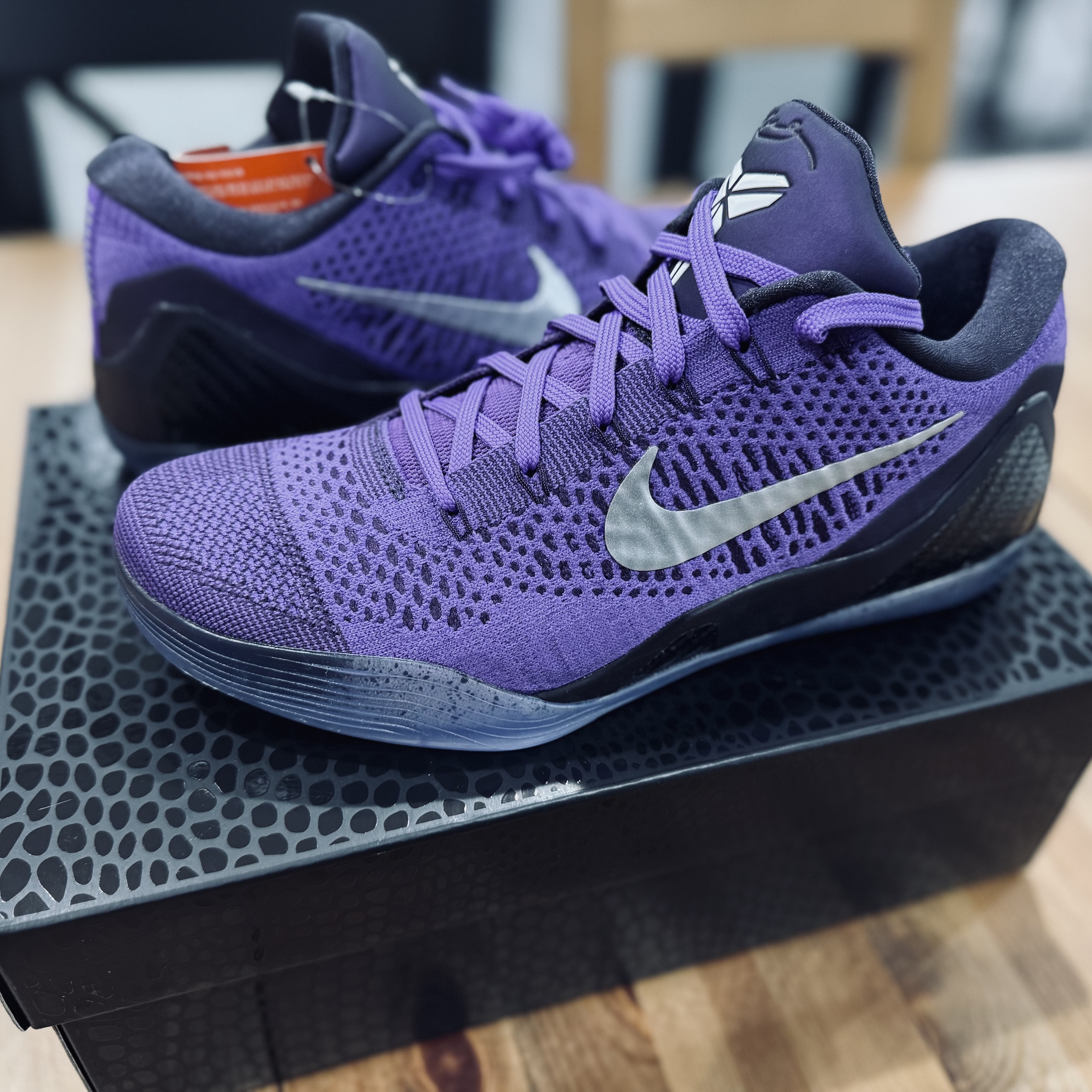 Nike Kobe 9 Elite Low Protro Hyper Grape and Cave Purple 착용 스타일 - 3