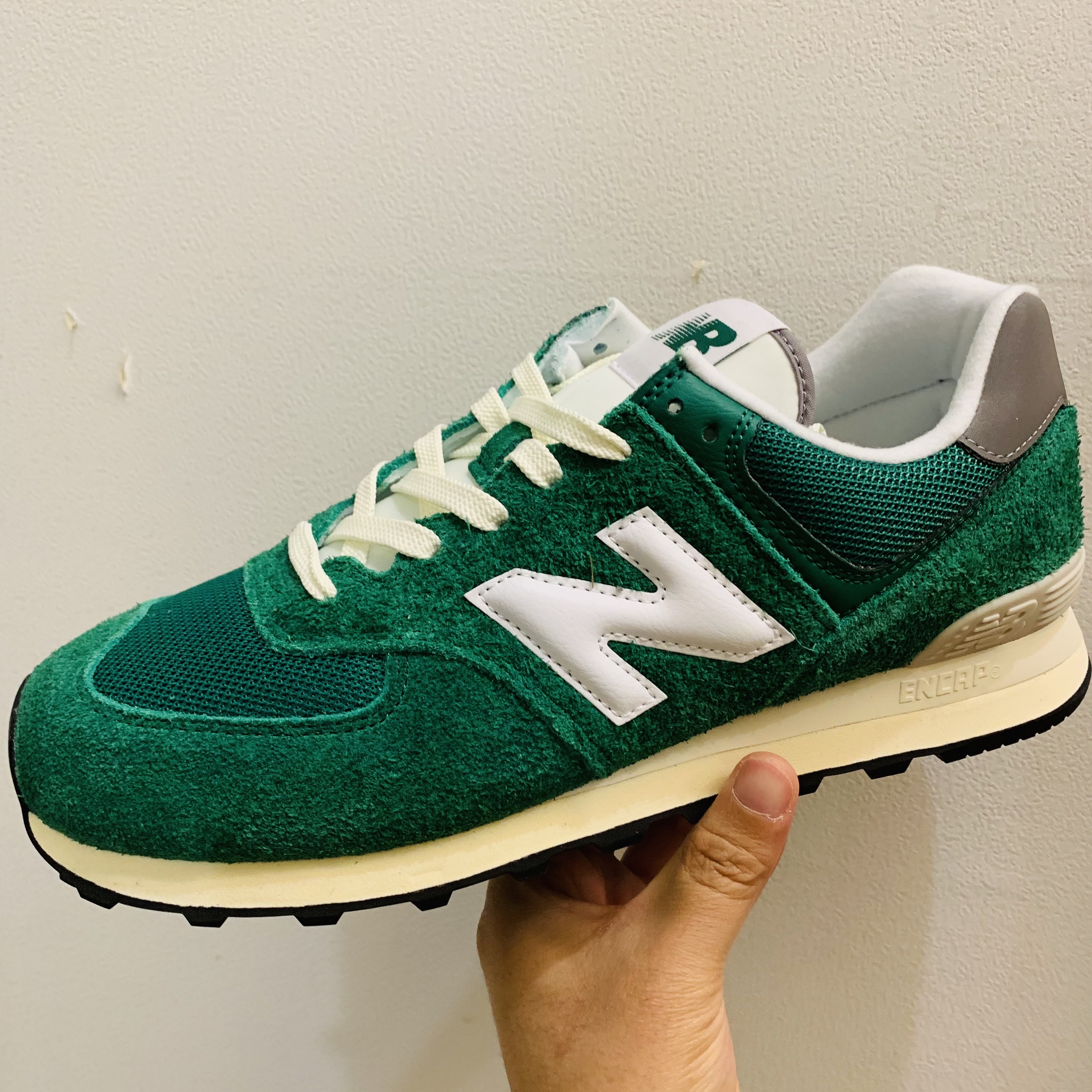 New Balance 574 Heritage Grass Green 착용 스타일