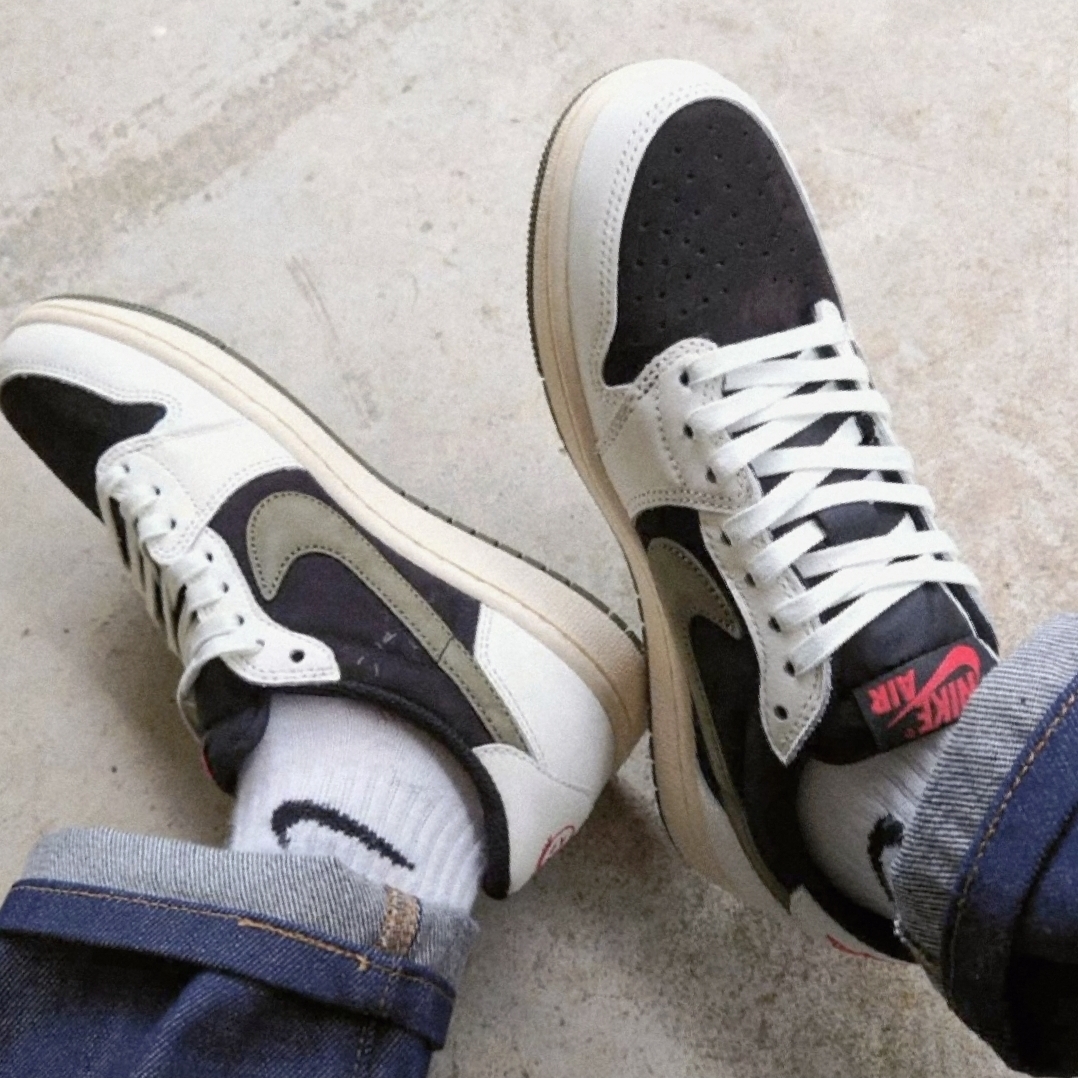 (W) Jordan 1 x Travis Scott Retro Low OG SP Medium Olive 착용 스타일