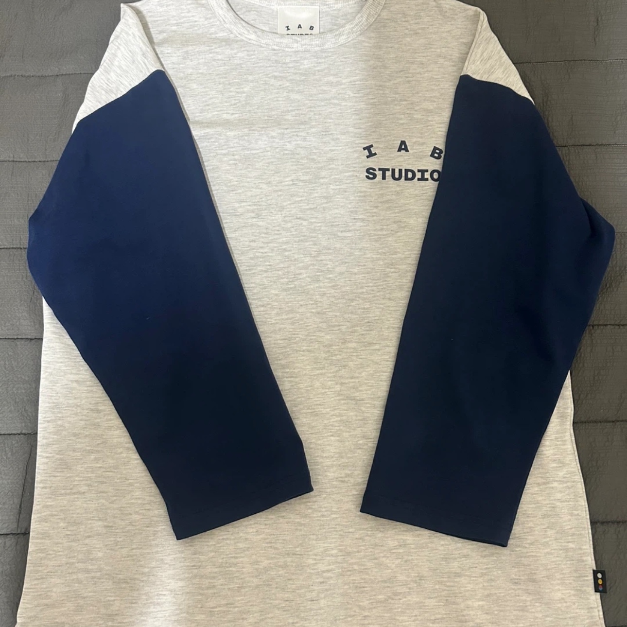 IAB Studio 3/4 Sleeve T-shirt Gray Navy 착용 스타일